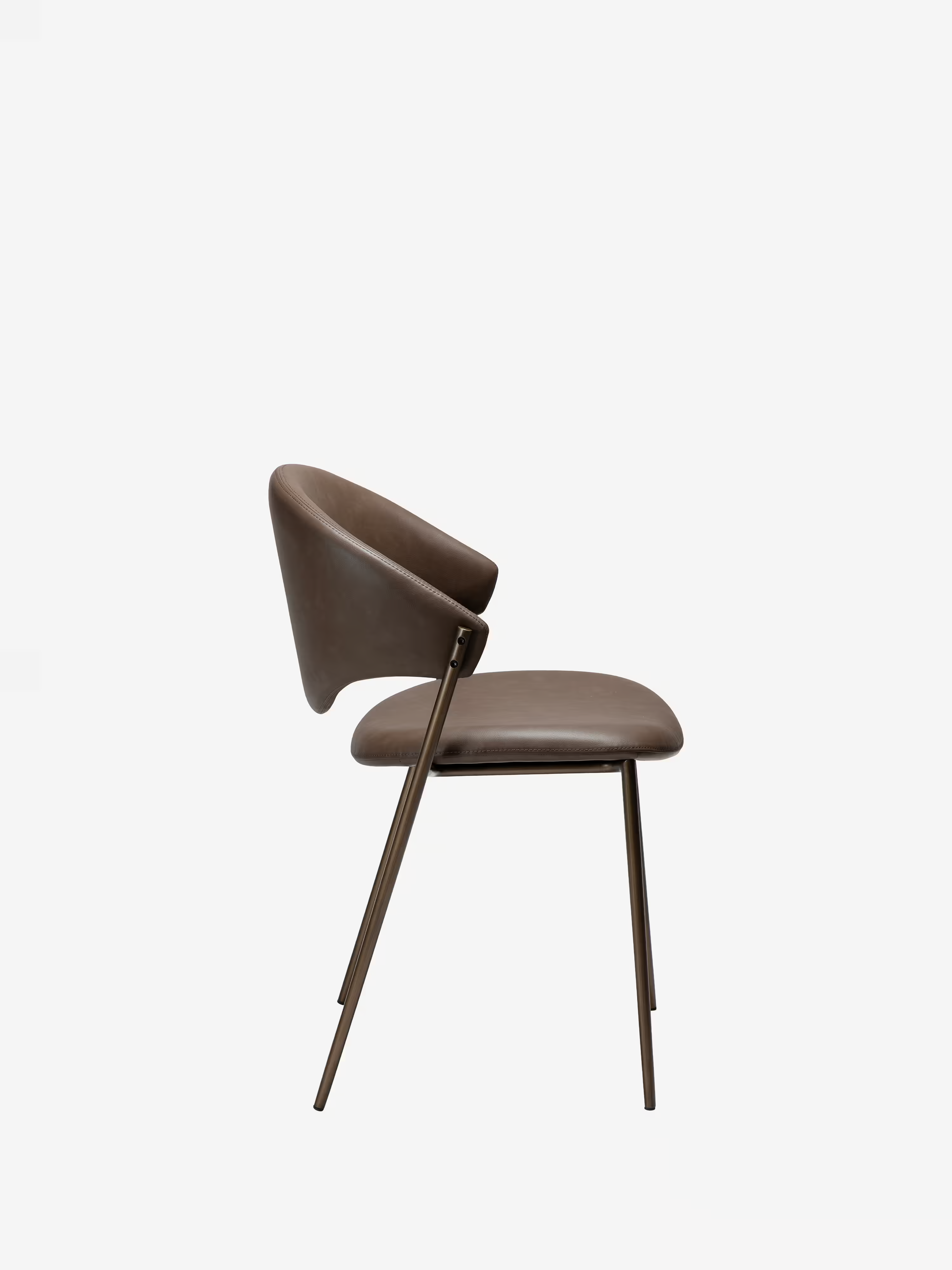 Zone Stuhl aus Kunstleder und Metallgestell - Skandinavische Eleganz und zeitgemäßer Komfort