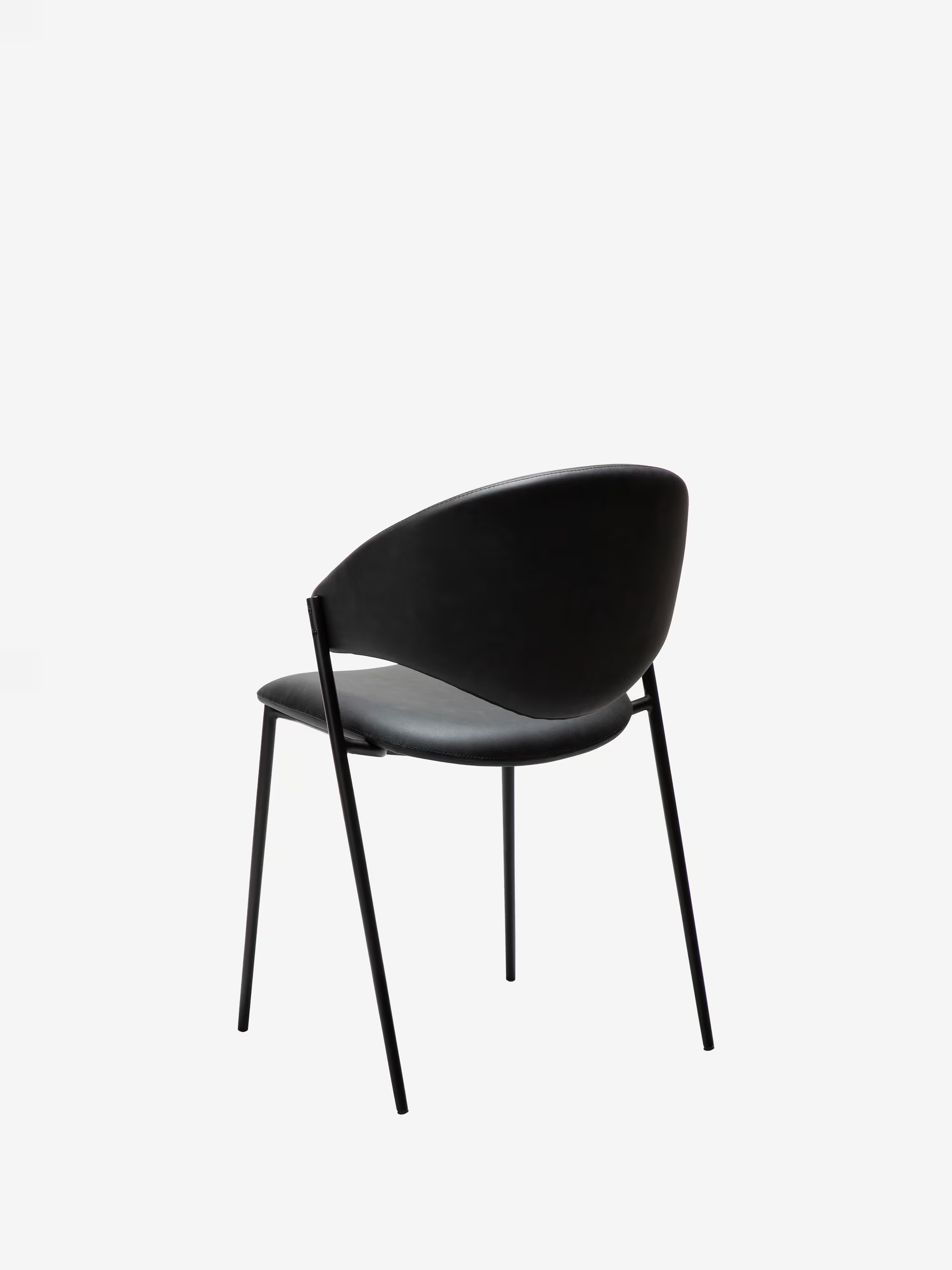 Zone Stuhl aus Kunstleder und Metallgestell - Skandinavische Eleganz und zeitgemäßer Komfort