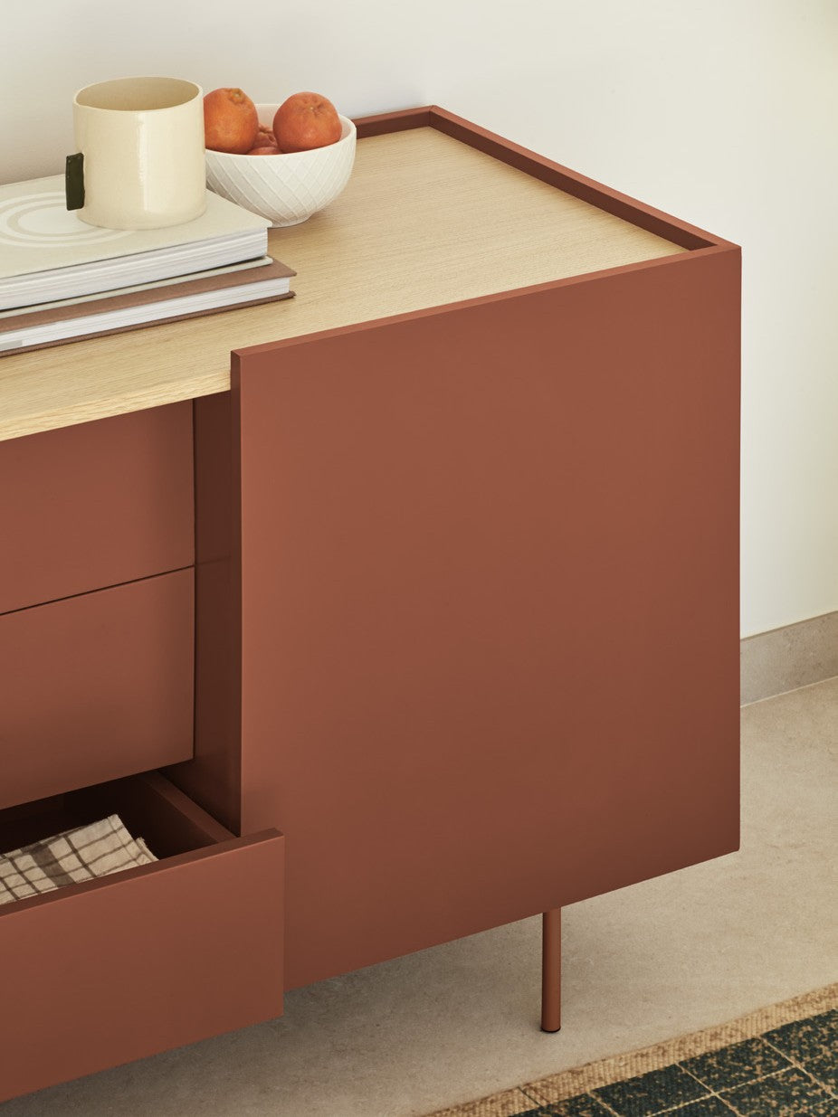 Otto aparador en roble natural y terracota – aparador moderno de 3 puertas 180 x 78 cm