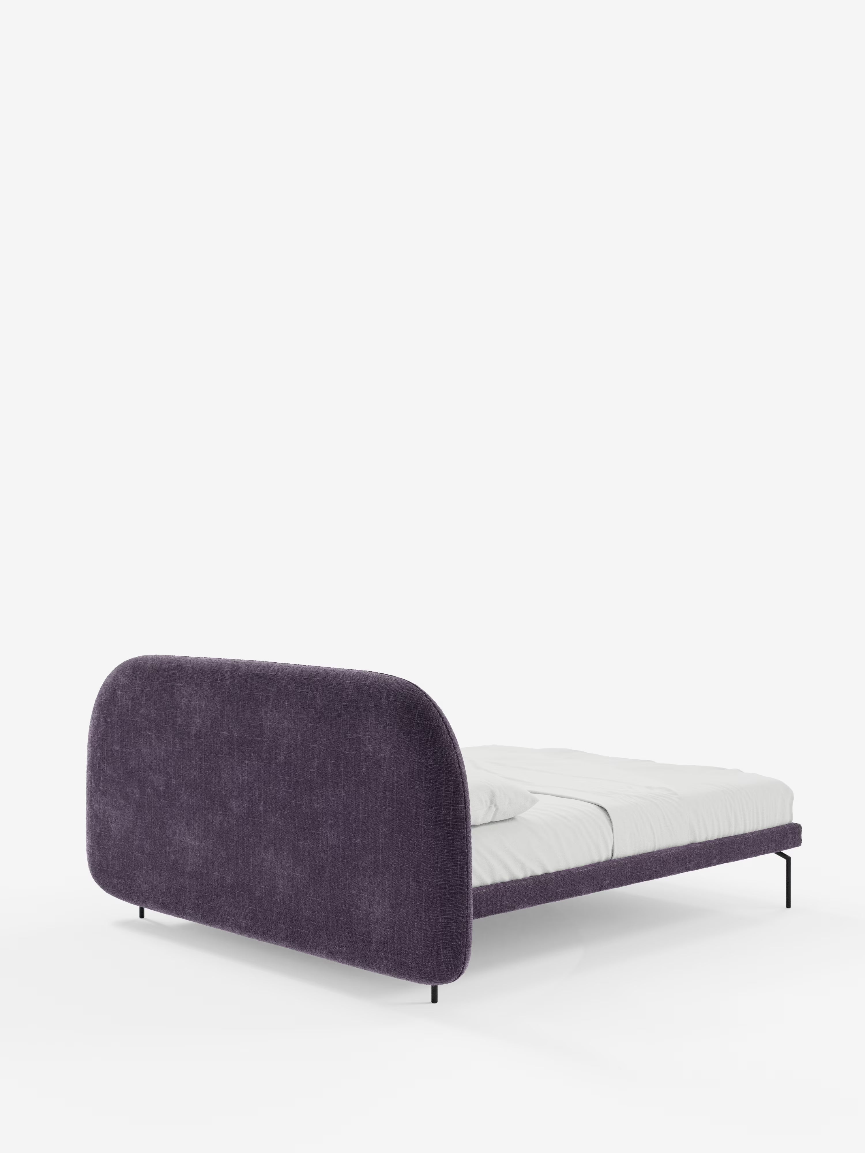 Soleil Cama acolchada de diseño con patas de metal y tejido jacquard antimanchas