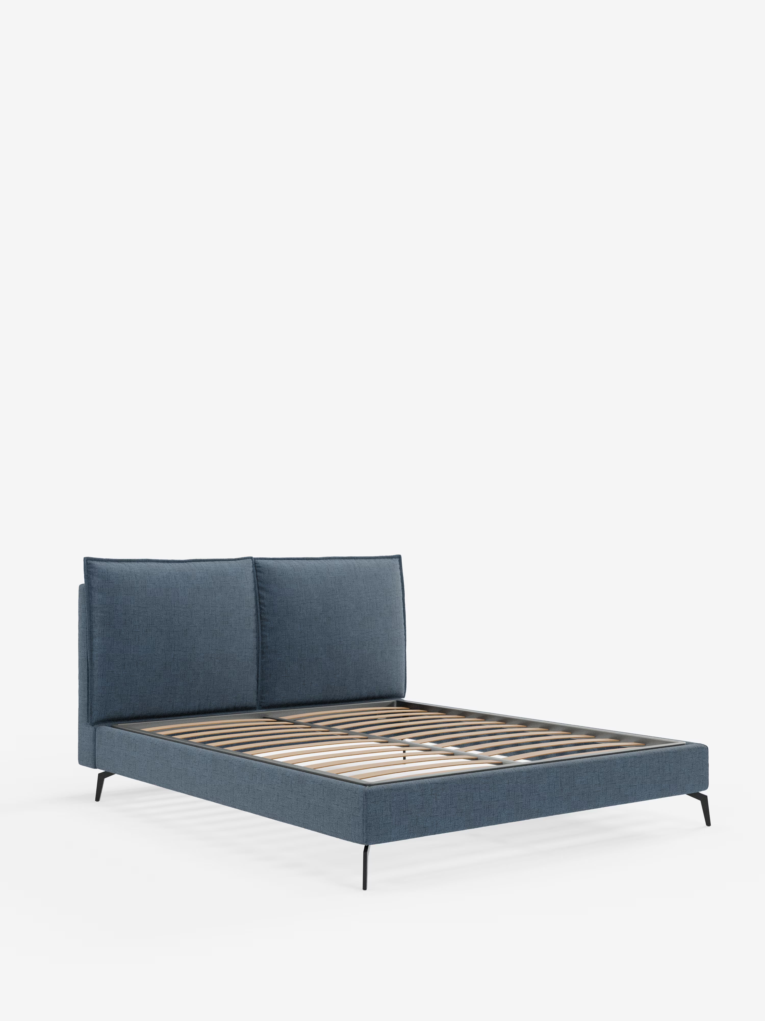 Cloe Cama acolchada de diseño elegante con patas de metal y tejido flameado impermeable