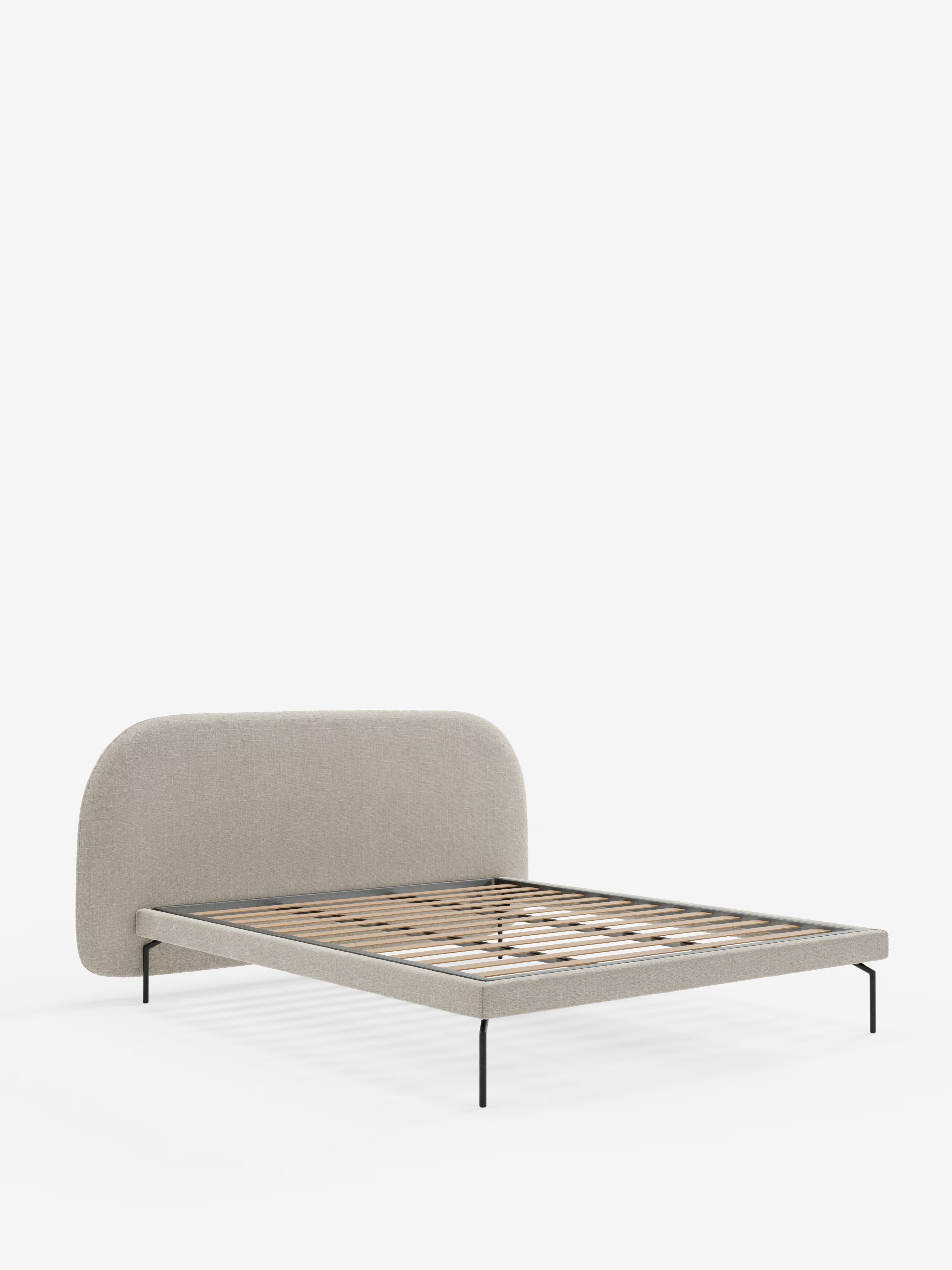 Soleil Cama acolchada de diseño con patas de metal y tejido jacquard antimanchas
