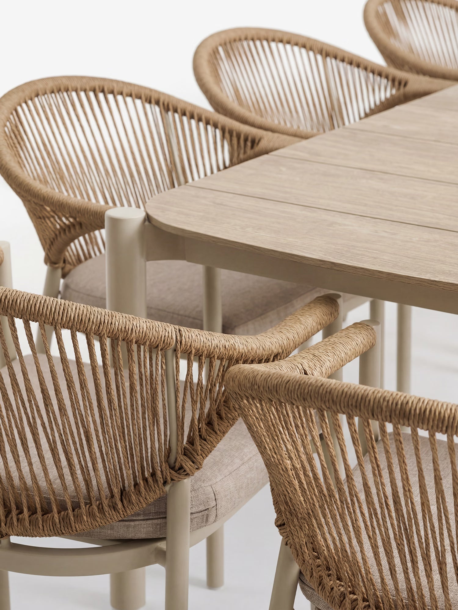 Abela conjunto de comedor de exterior con mesa rectangular 100x200 cm y 6 sillas de aluminio y ratán natural