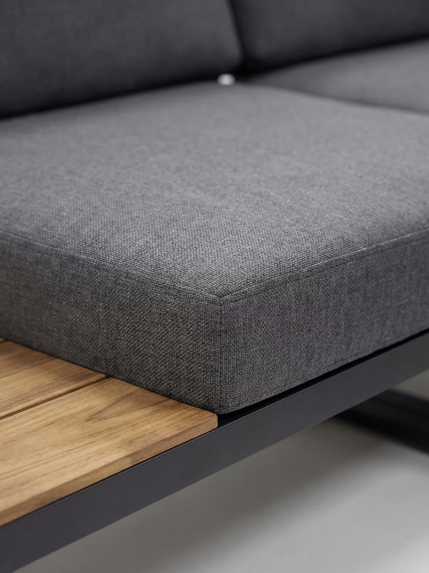 Orion Set lounge angular de exterior de acacia y aluminio antracita con mesa de centro