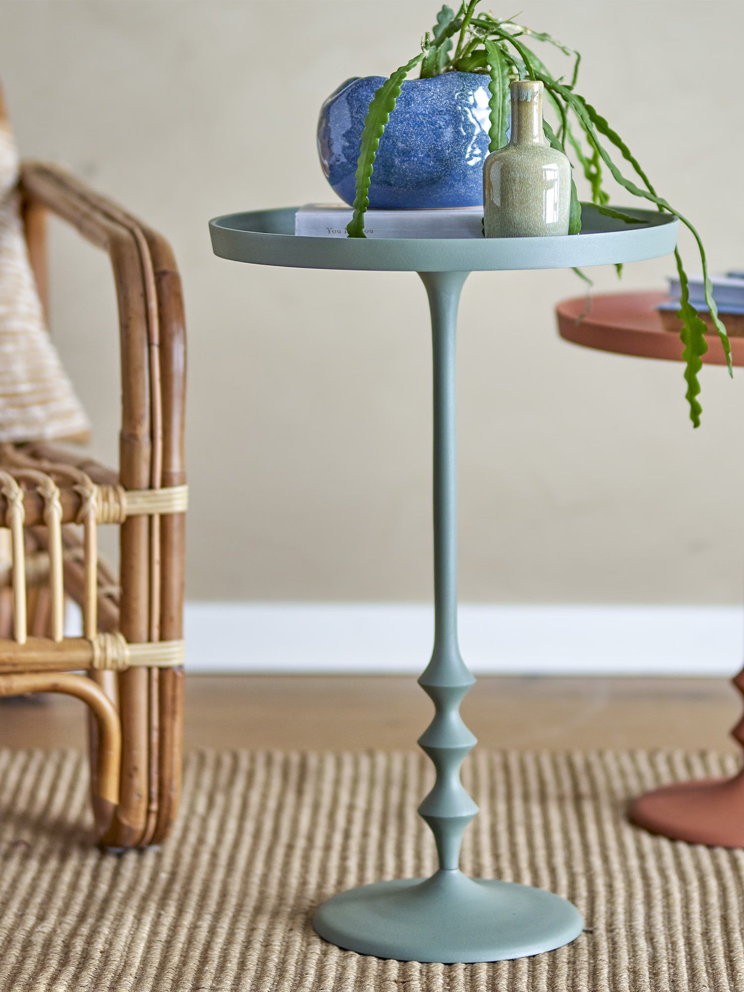 Anjou Round side table Ø37 cm in powder green aluminum - light and elegant design