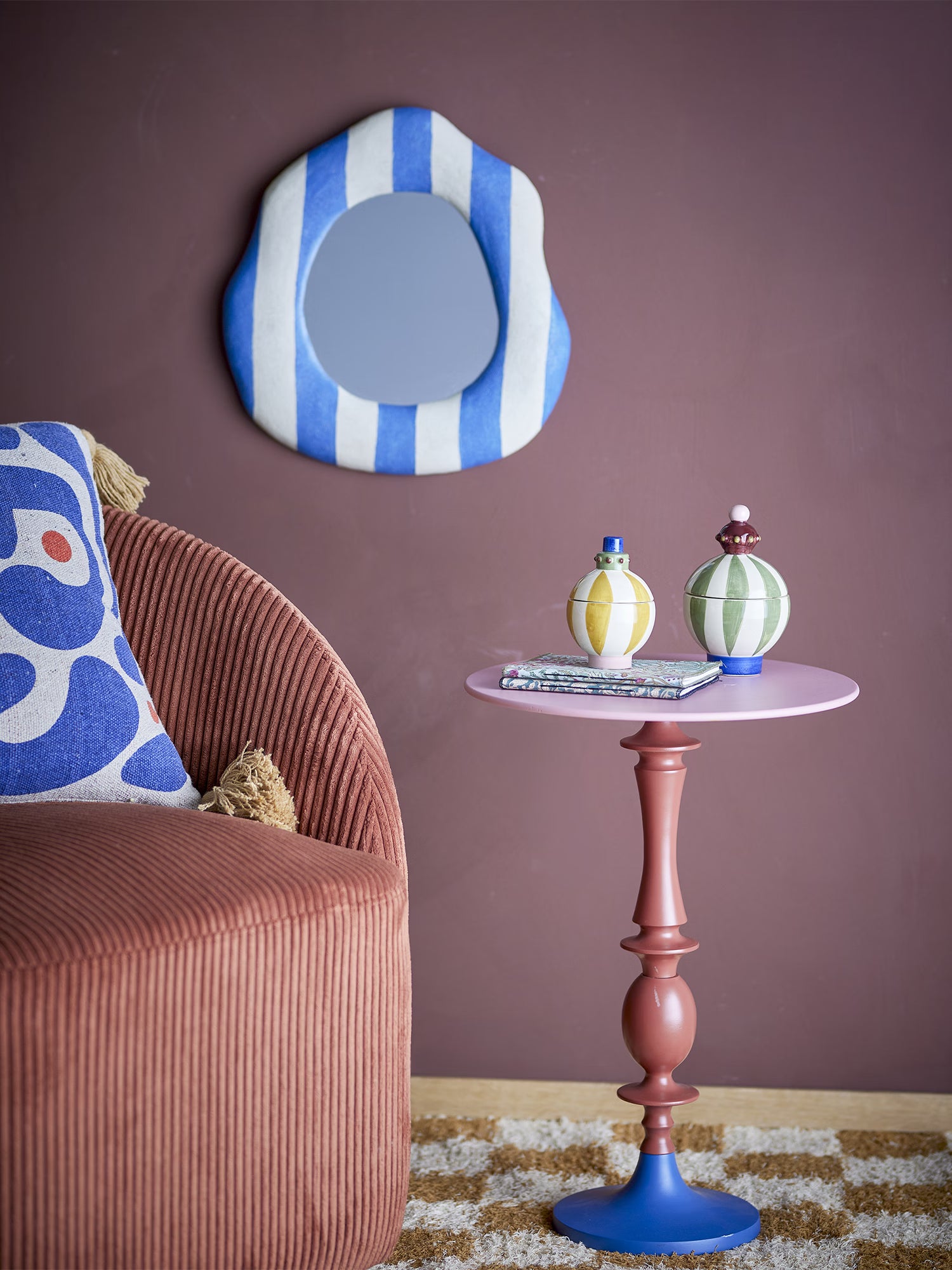 Annan Round side table Ø37 cm in red aluminum with multicolor sculptural base