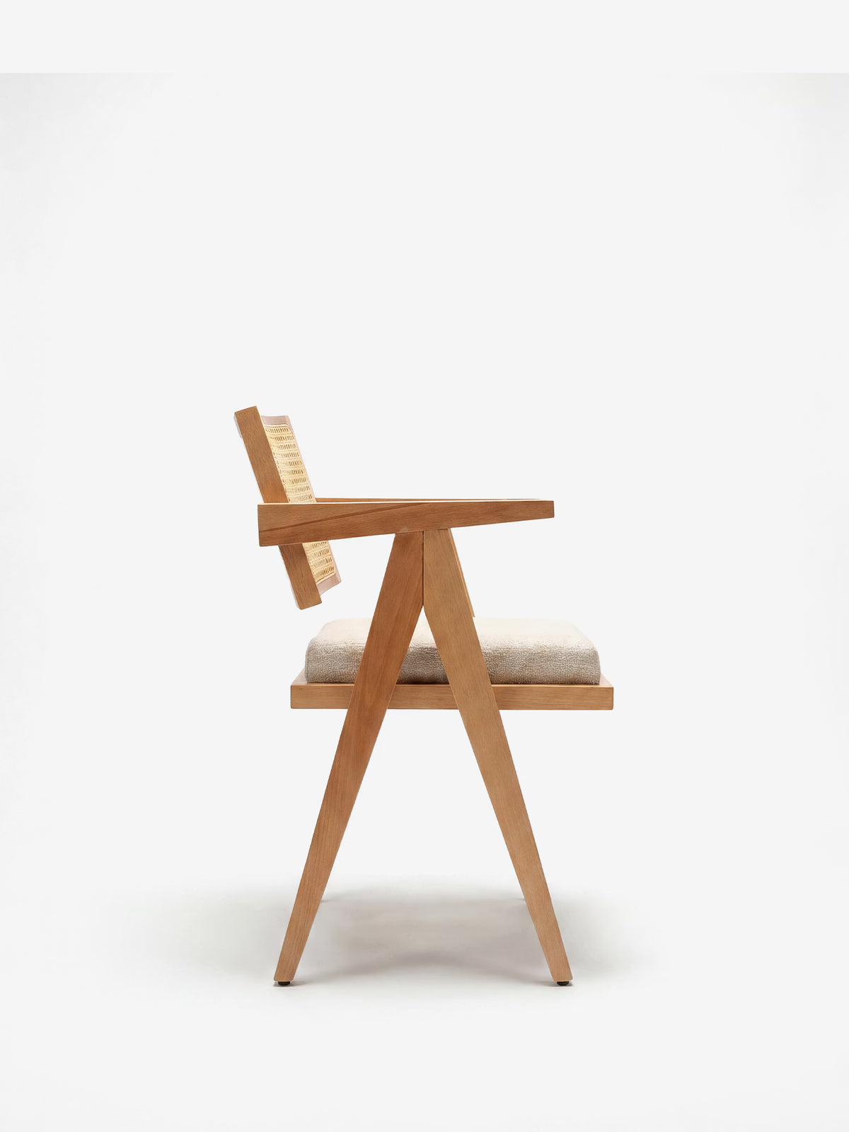 Antea Chair with armrests in Oak - rattan backrest and padded seat in cotton-blend fabric