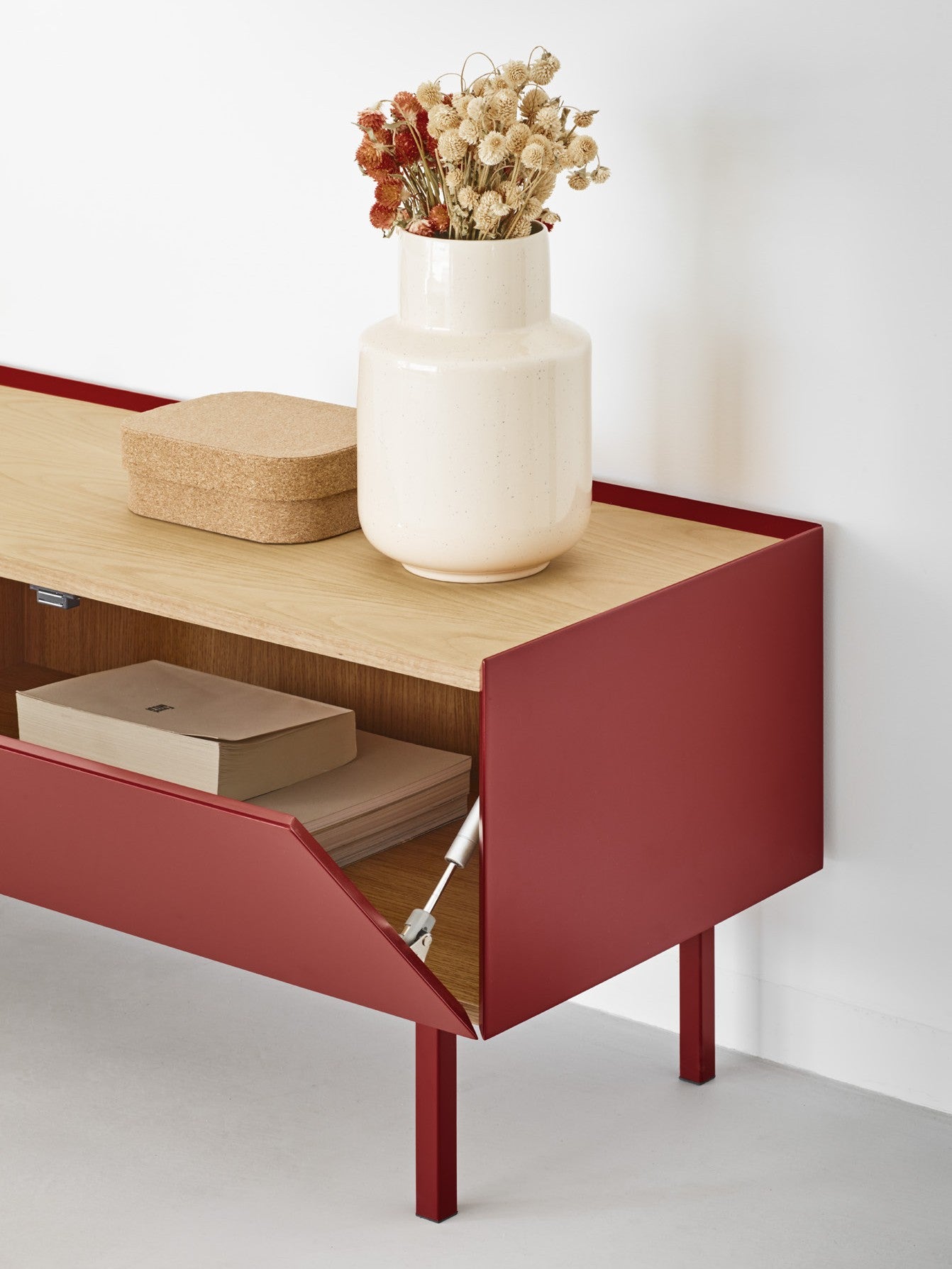 Arista TV unit in burgundy lacquered MDF and light oak | Modern design 180 x 45 cm