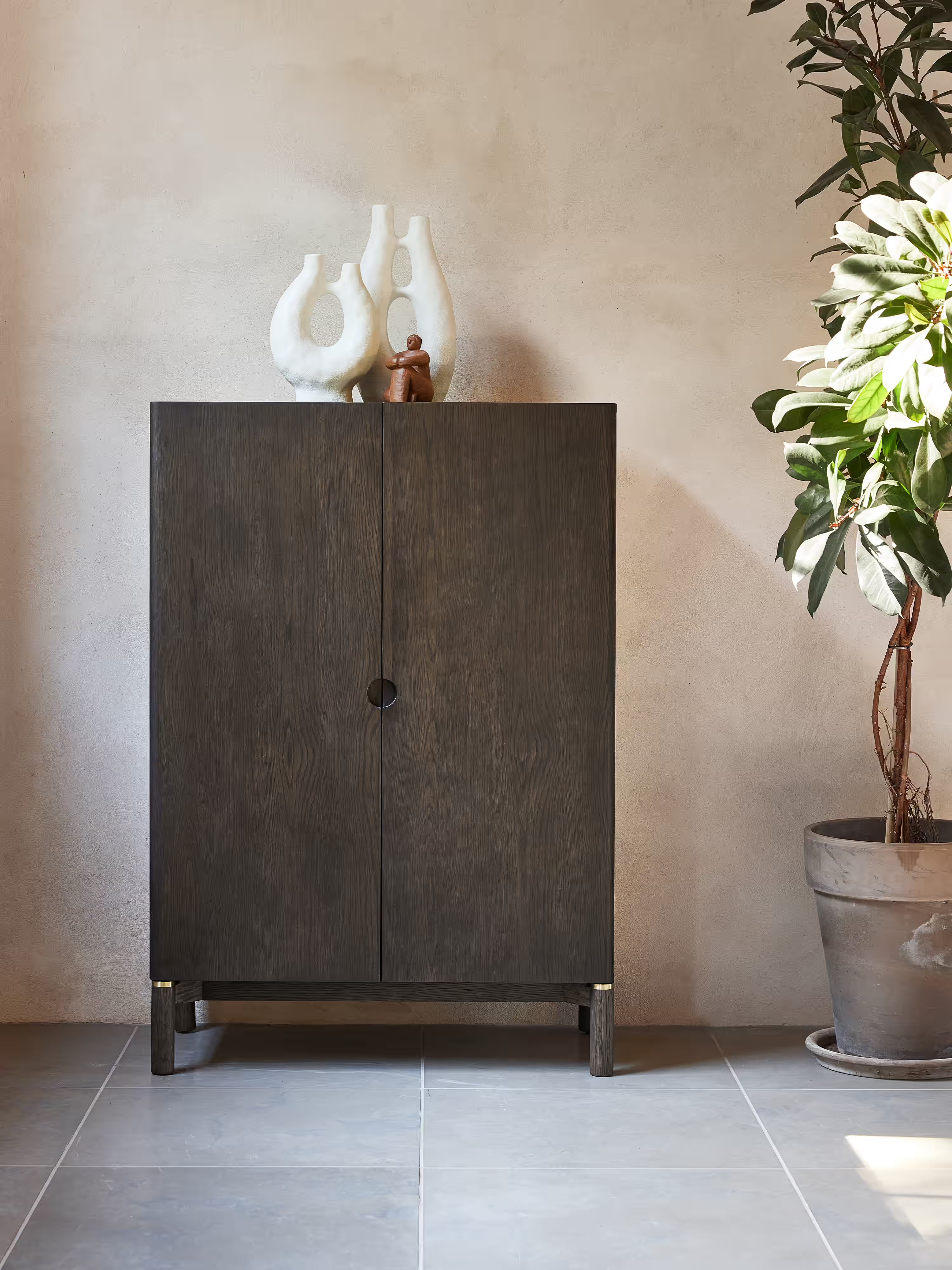 Arun Tall cabinet in dark solid wood - brass finishes 90 x 130 cm