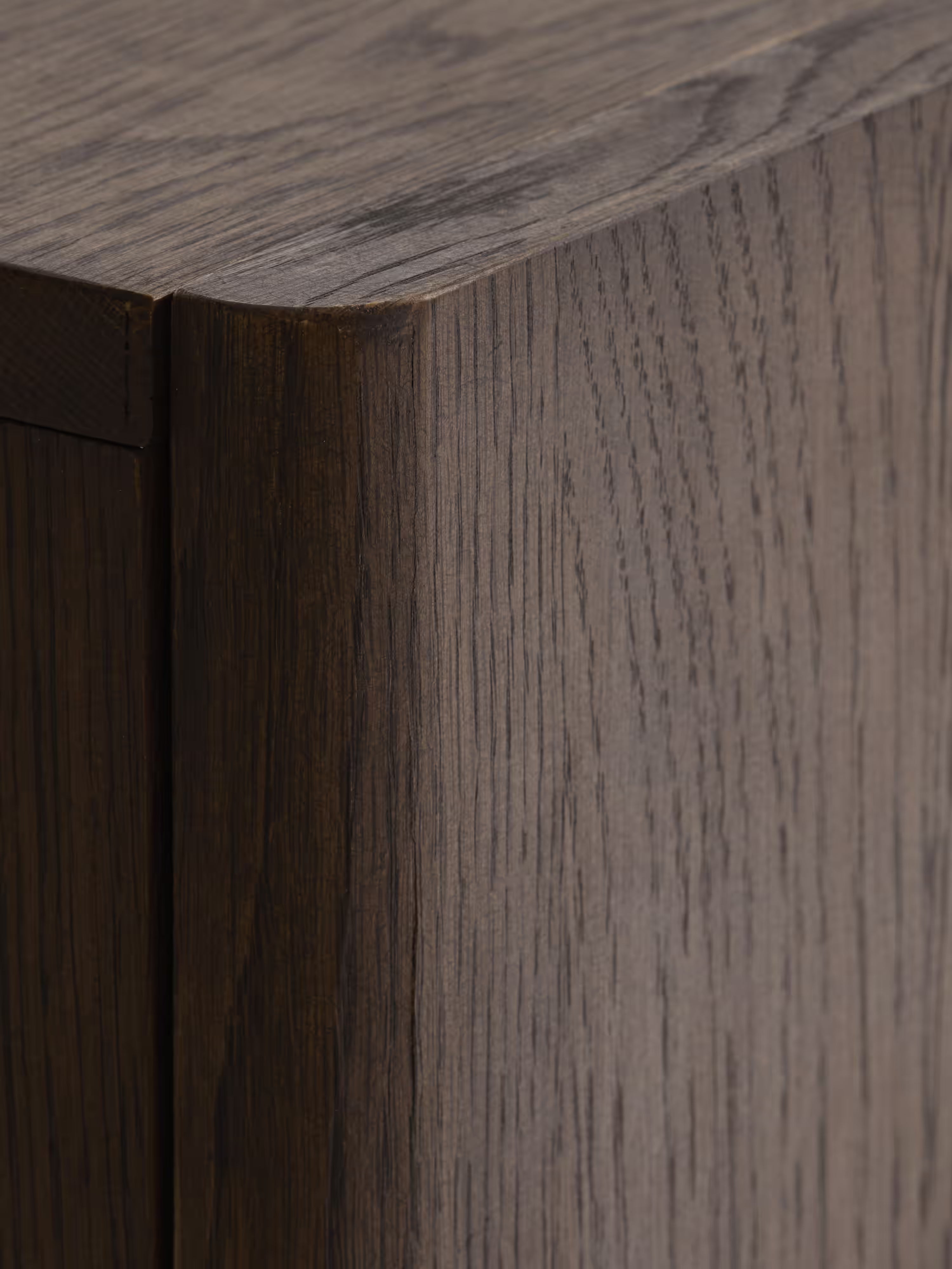 Aparador Arun en madera maciza oscura - aparador bajo con acabados de latón 160 x 73 cm