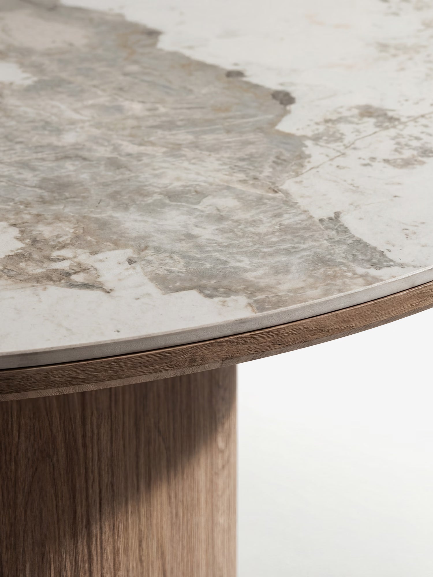 Athens Mesa de comedor ovalada con sobre de cerámica blanca efecto mármol y base de madera