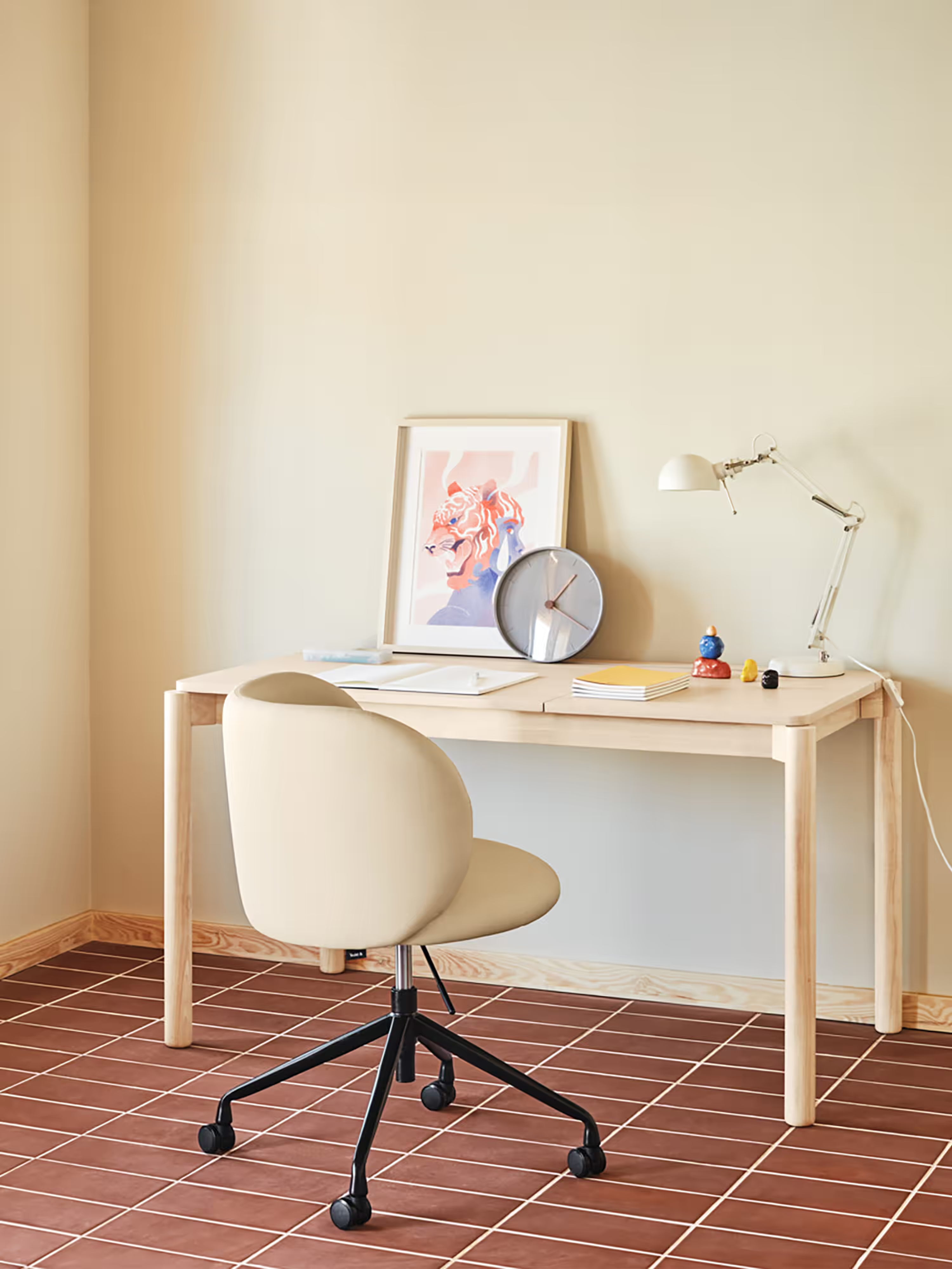 Atlas light ash wood desk with openable compartment - modern and functional design 136 x 68 cm