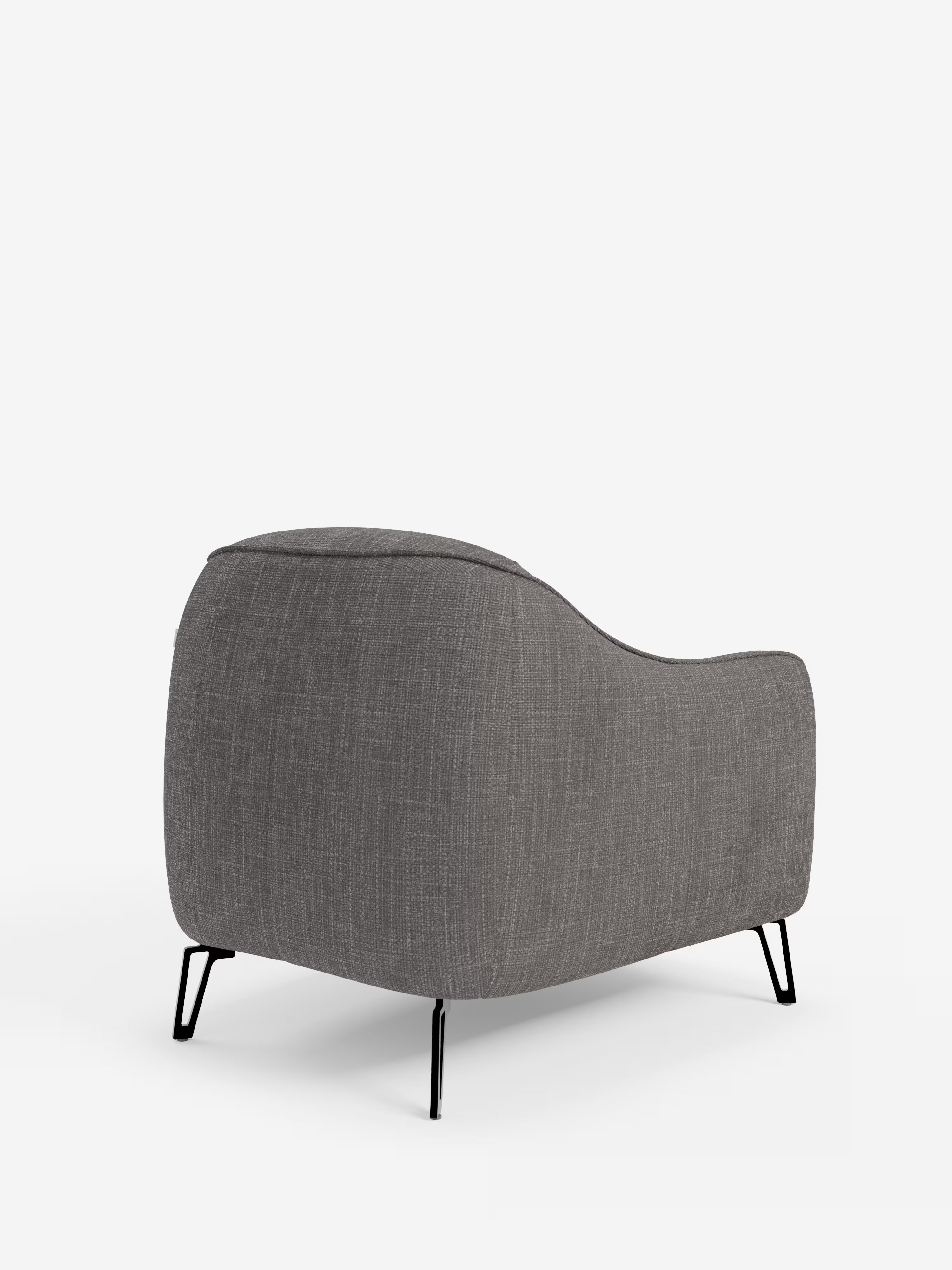Avela poltroncina moderna dal comfort avvolgente in tessuto impermeabile