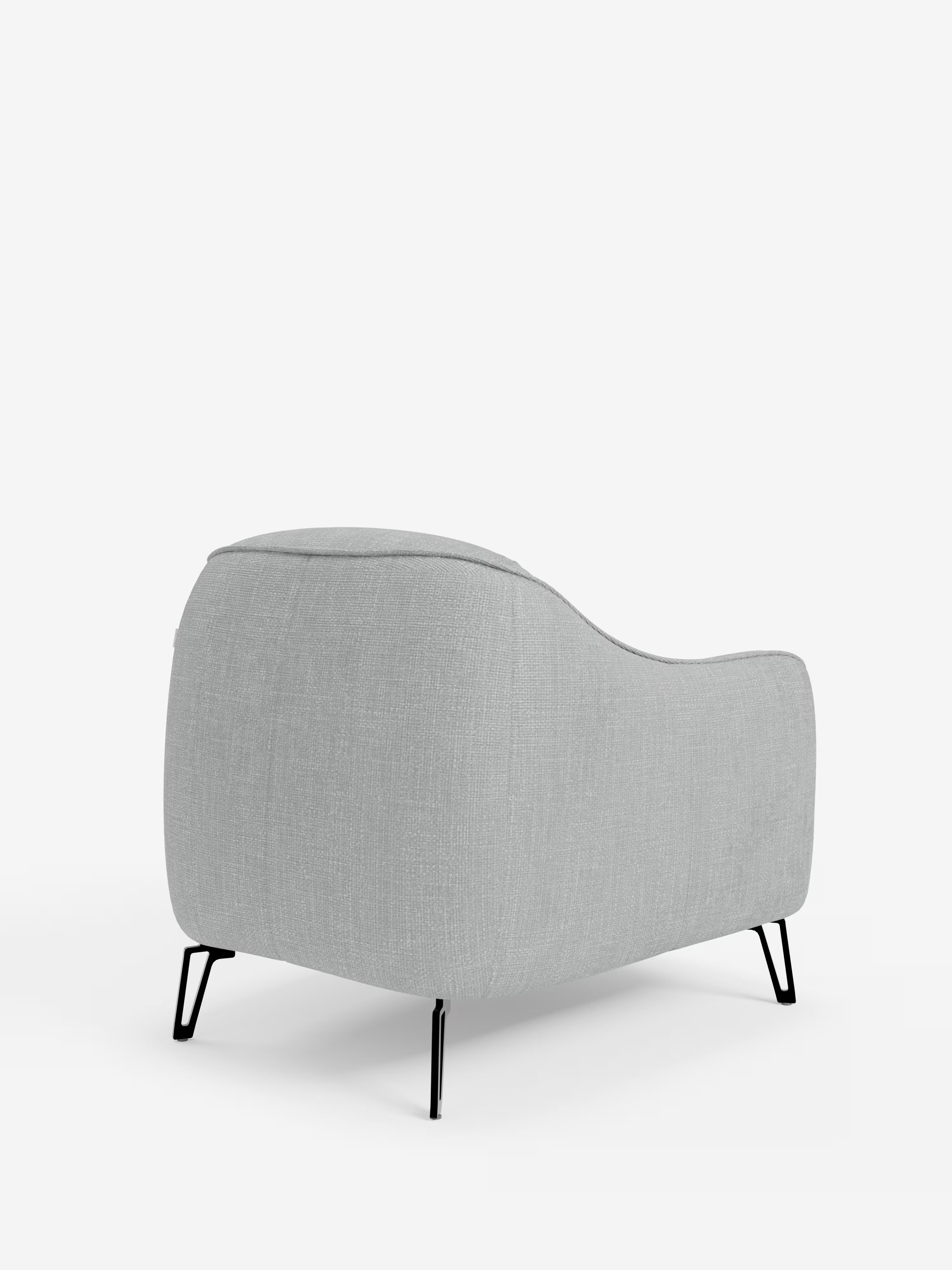Avela poltroncina moderna dal comfort avvolgente in tessuto impermeabile