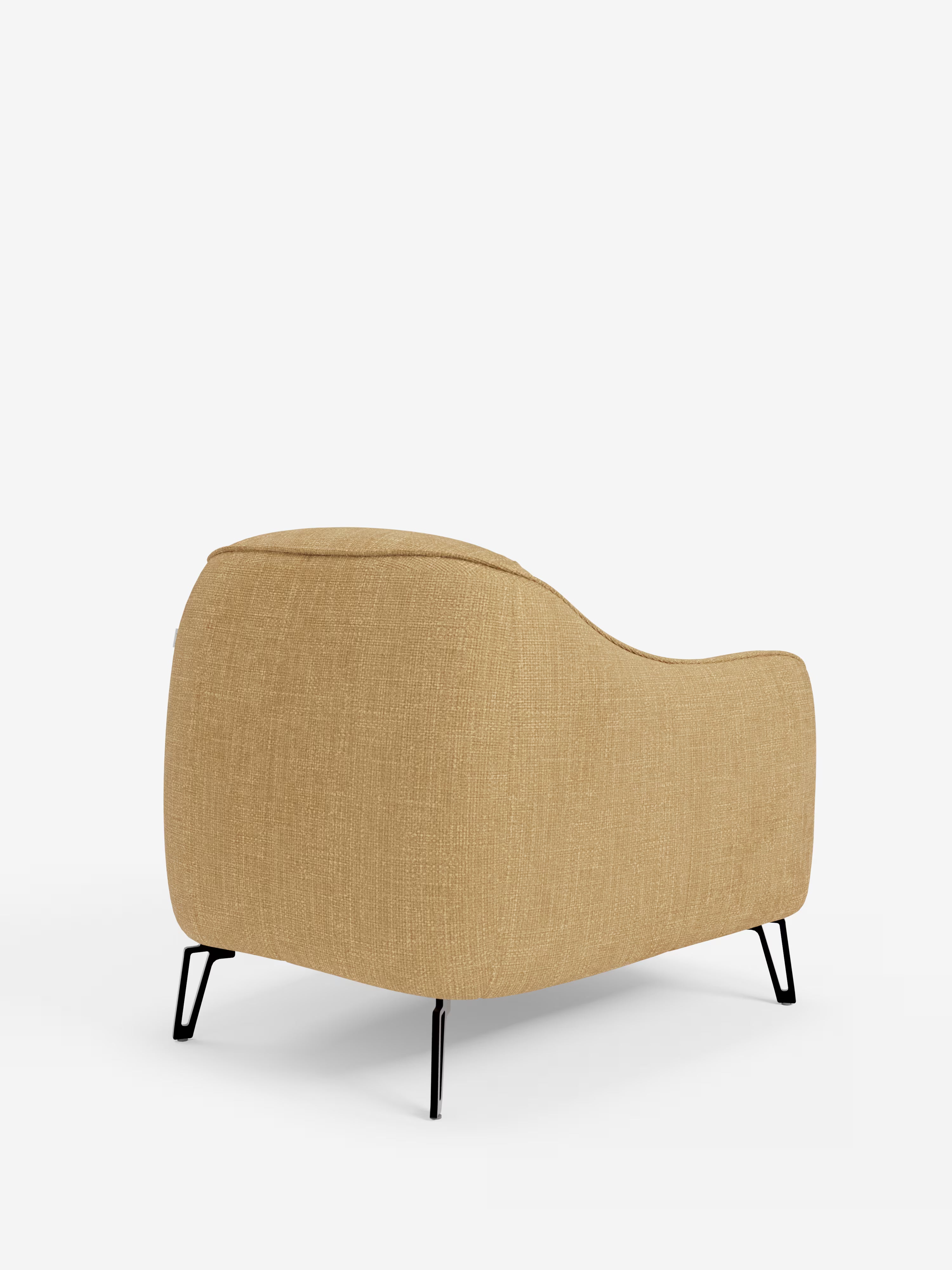 Avela poltroncina moderna dal comfort avvolgente in tessuto impermeabile