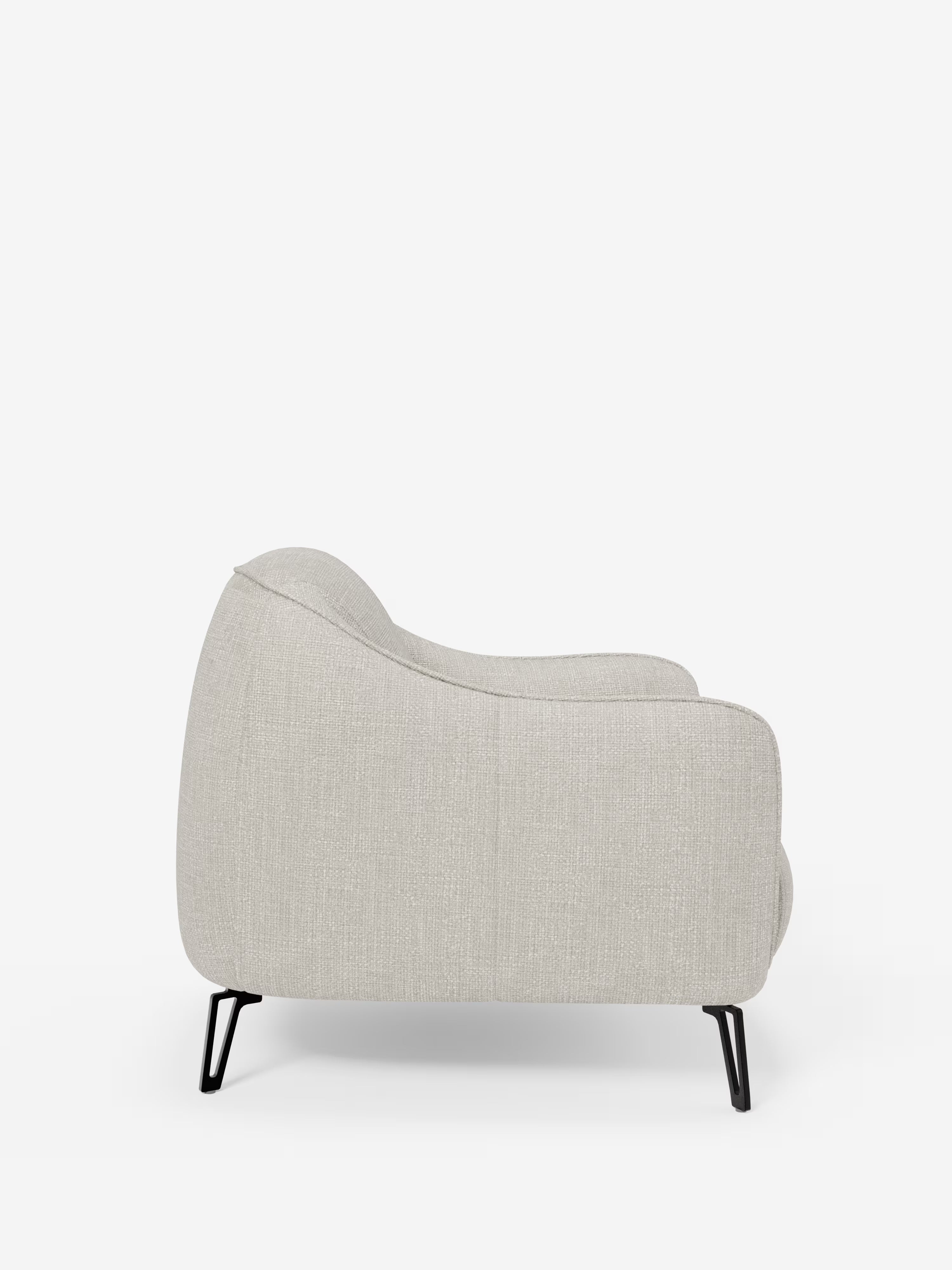 Avela poltroncina moderna dal comfort avvolgente in tessuto impermeabile
