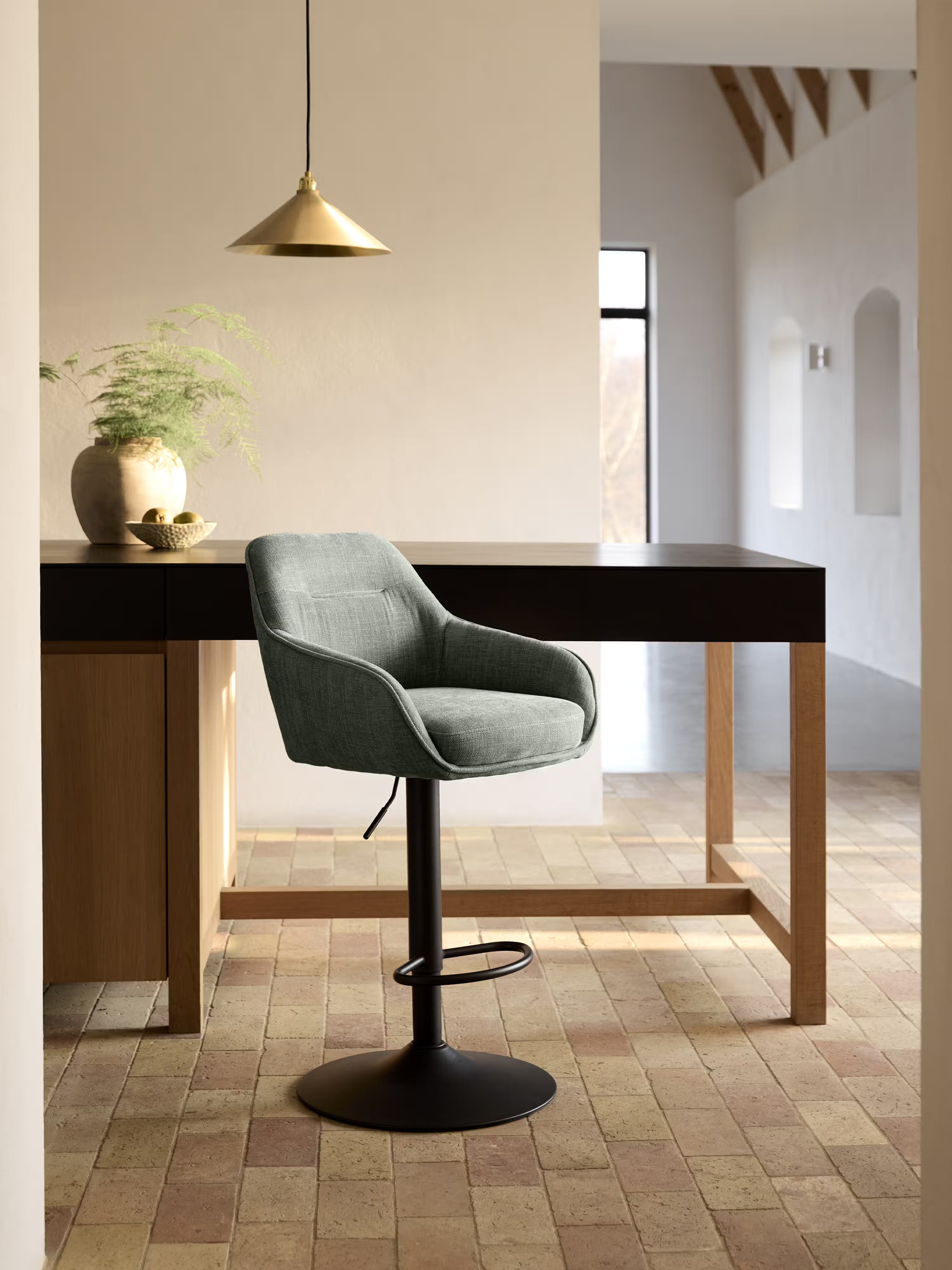 Avola Tabouret pivotant en tissu effet velours côtelé avec base en métal réglable