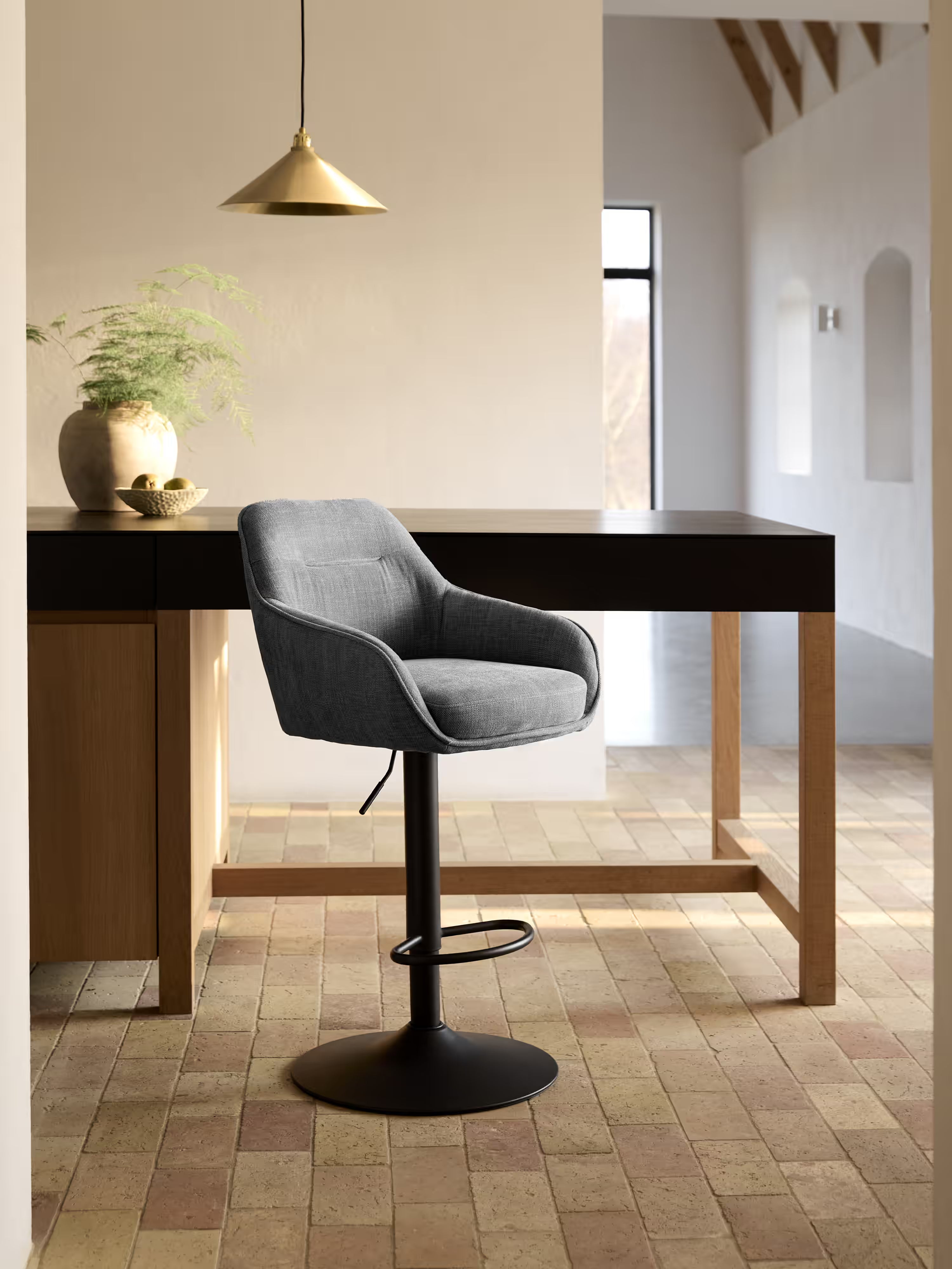 Avola Tabouret pivotant en tissu effet velours côtelé avec base en métal réglable
