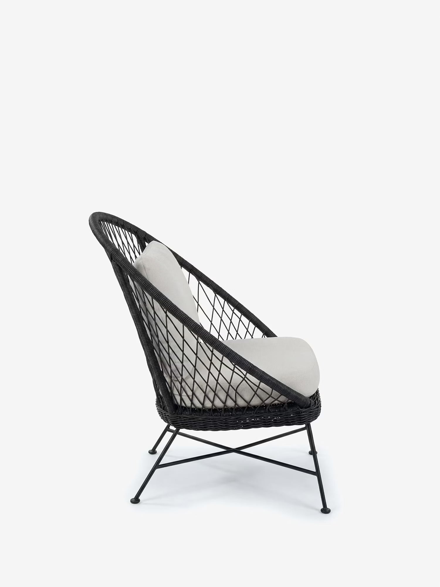 Nyra Outdoor armchair in black wicker and aluminum with sand cushions