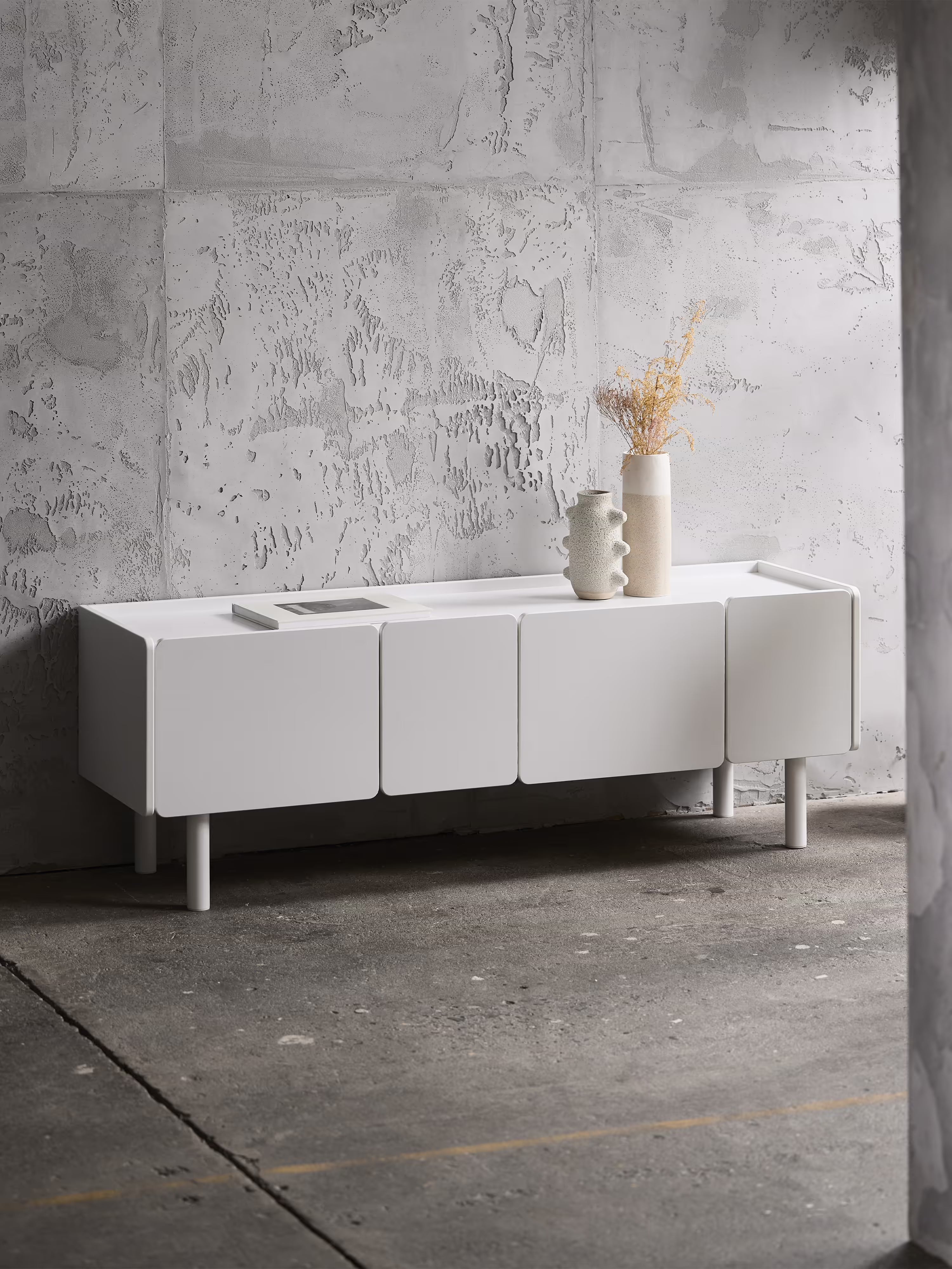 Bera TV unit in white lacquered MDF with rounded edges – modern design 160 x 45 cm