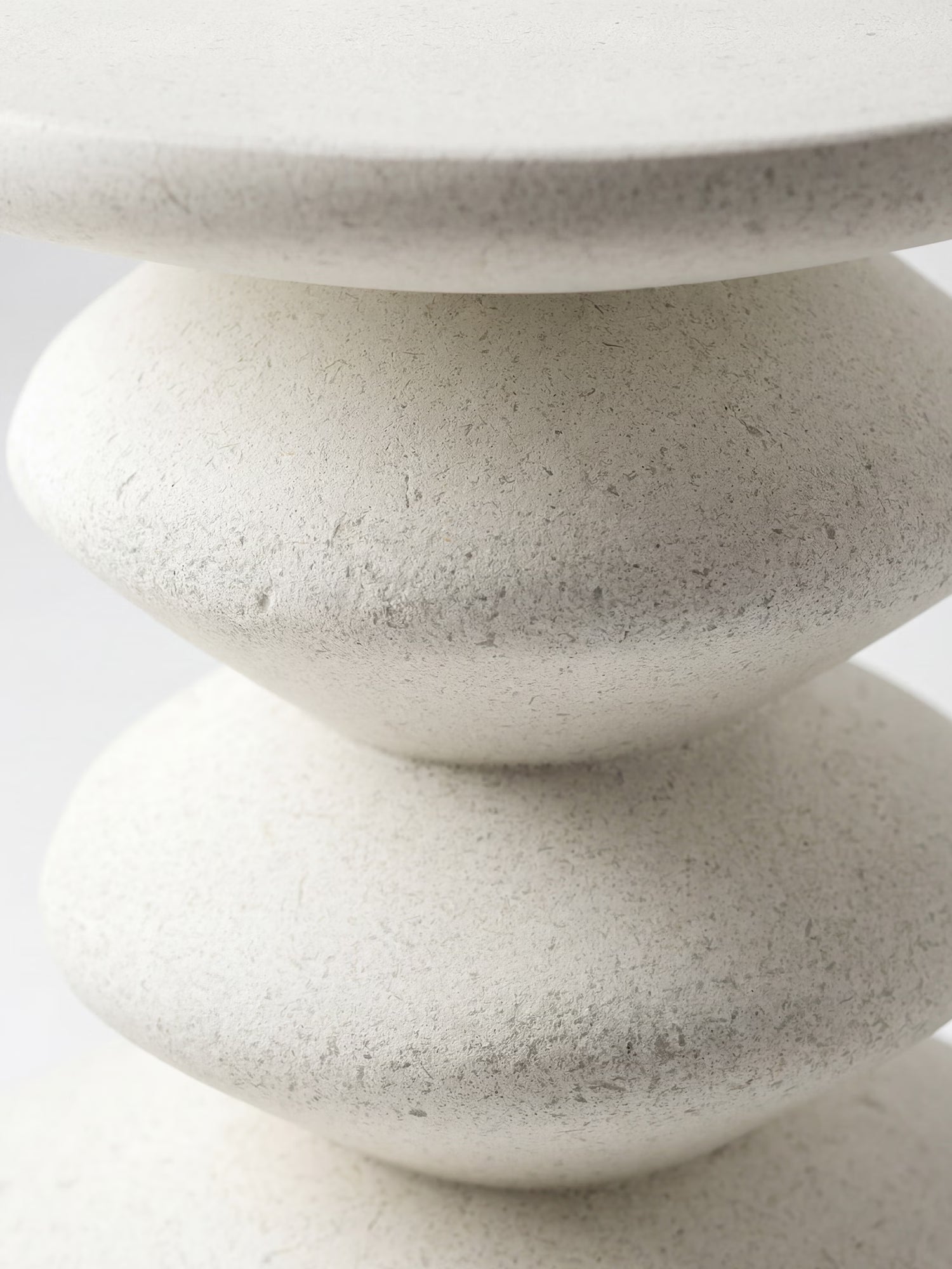Blackburn mesita auxiliar escultórica - mesa auxiliar de fiberclay blanco