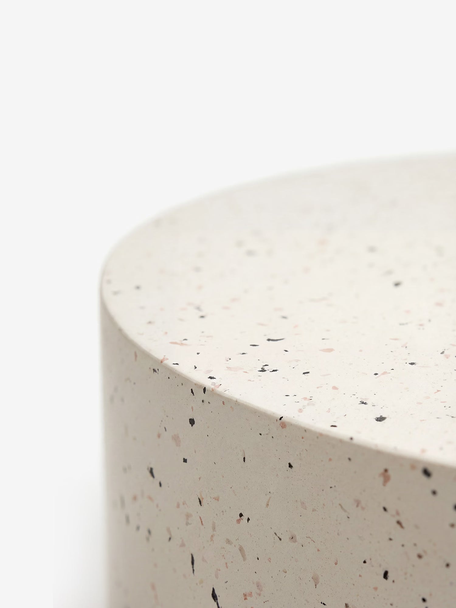 Bonn runder Design-Couchtisch – für Innen- und Außenbereich aus Fiberclay in Terrazzo-Optik