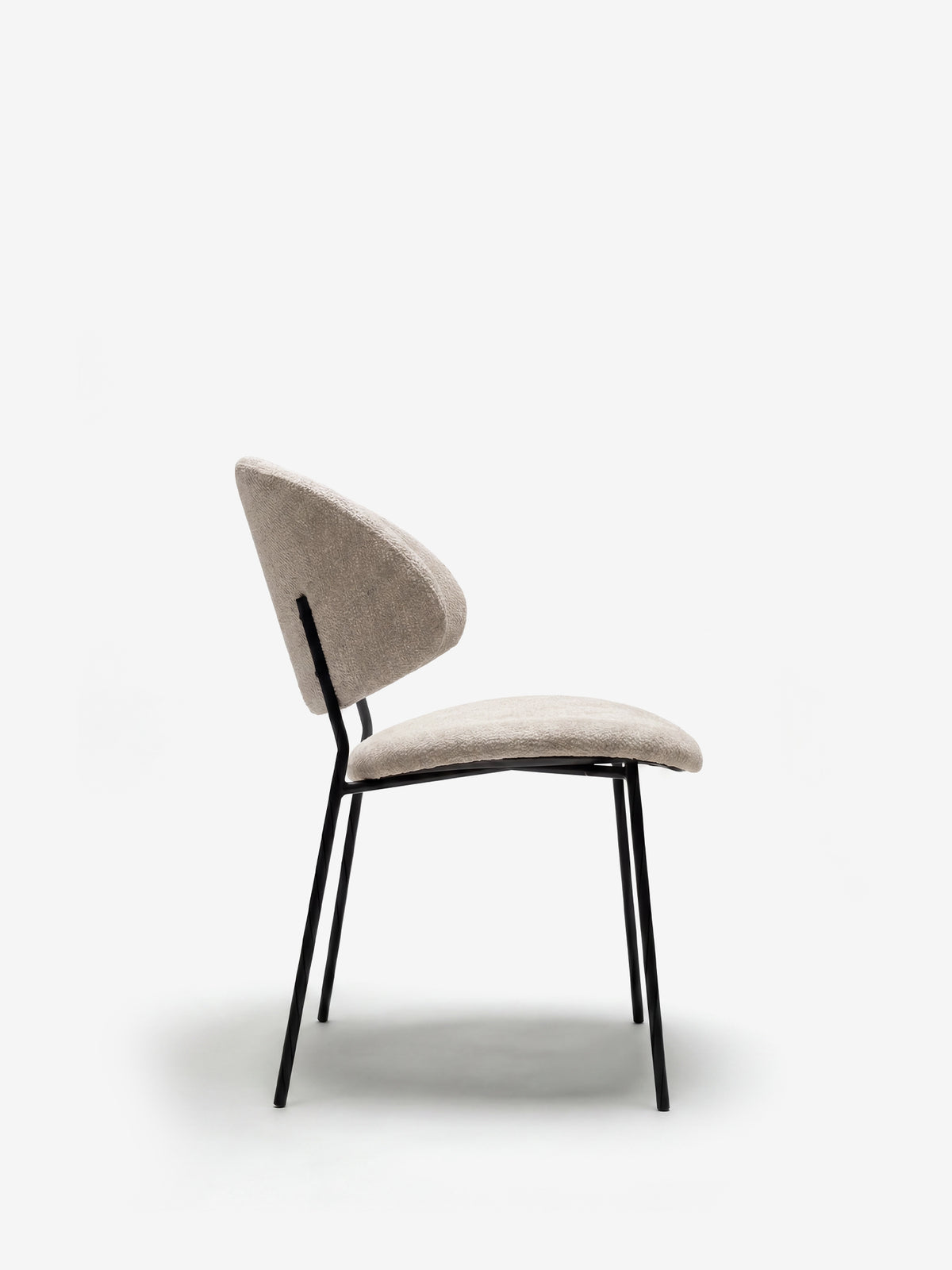Bruma chair in elegant grey fabric with black metal legs - minimalist design and wraparound backrest