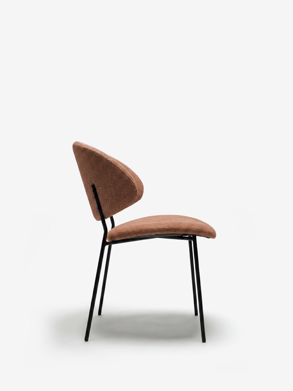 Bruma chair in elegant grey fabric with black metal legs - minimalist design and wraparound backrest