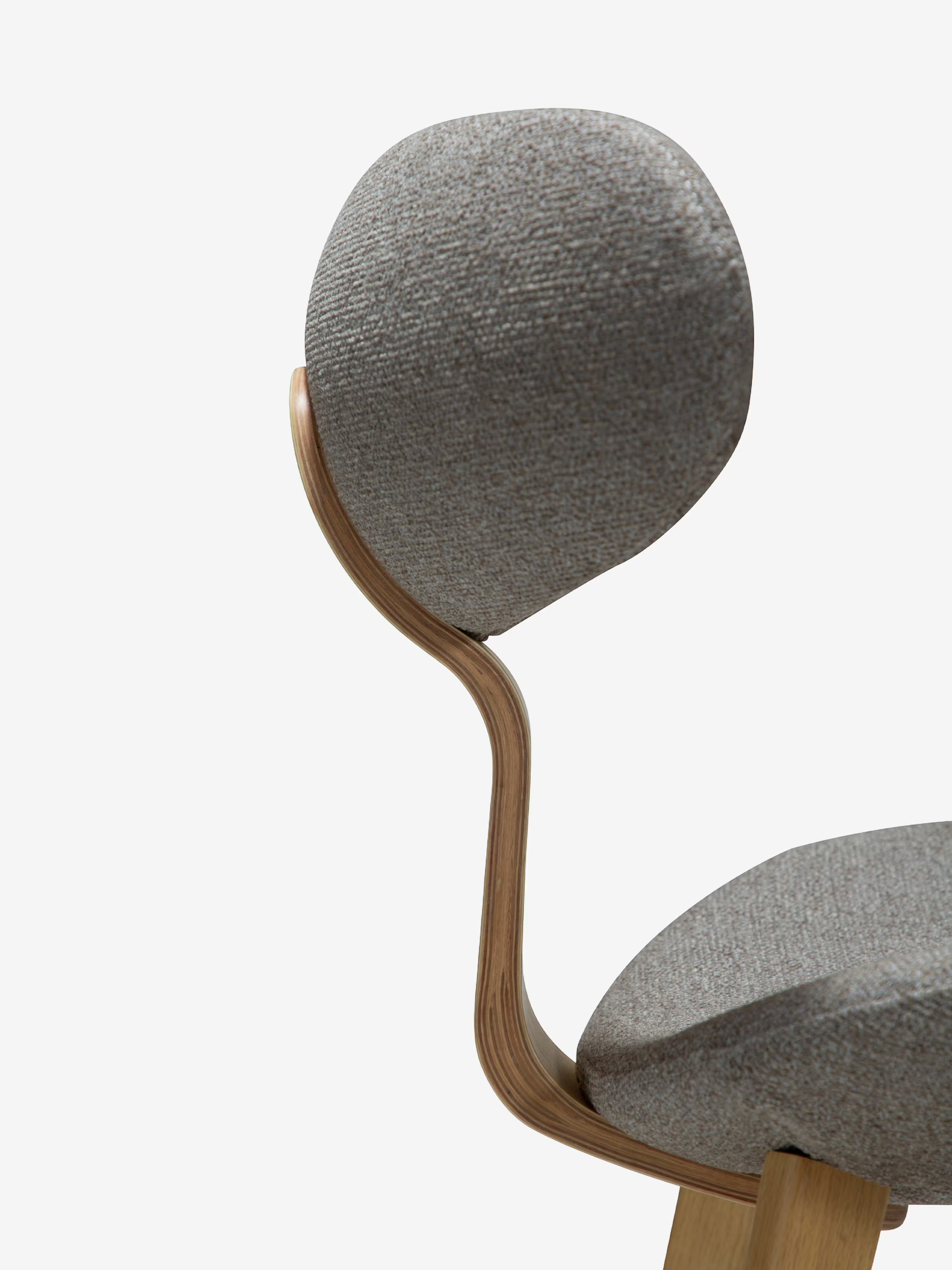 Buckle Chaise en bouclé avec pieds en bois massif - design scandinave futuriste