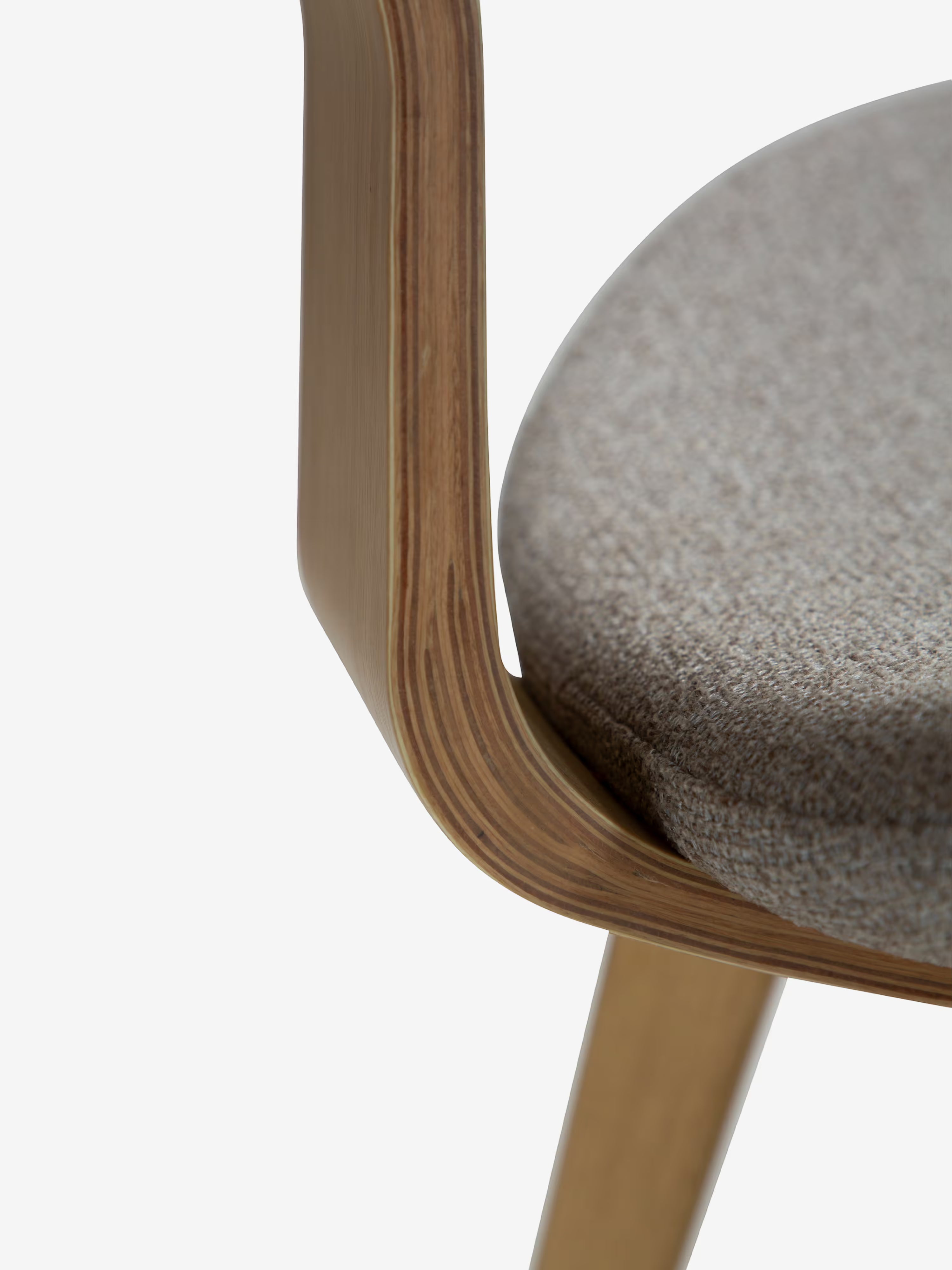 Buckle Chaise en bouclé avec pieds en bois massif - design scandinave futuriste