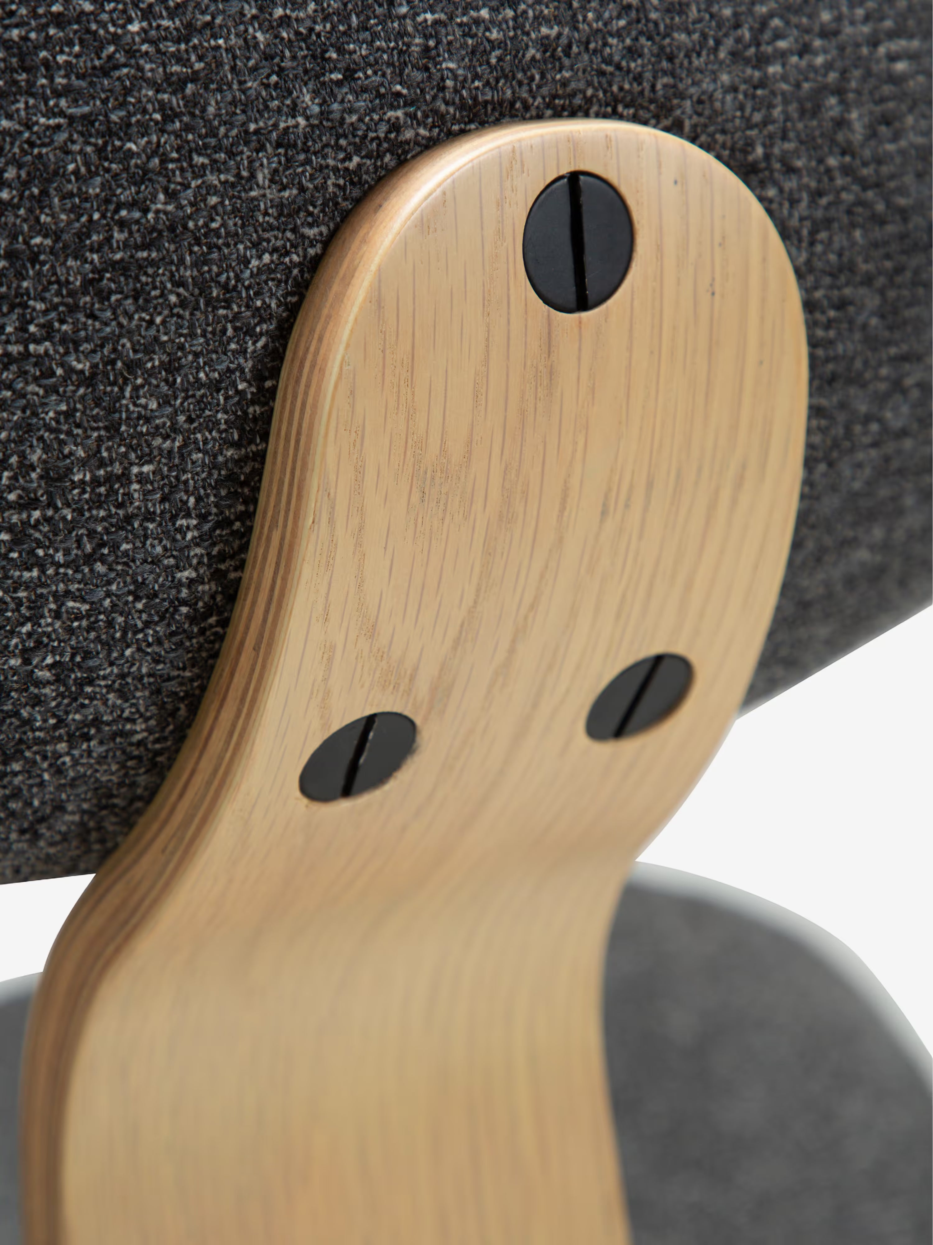 Buckle Chaise en bouclé avec pieds en bois massif - design scandinave futuriste