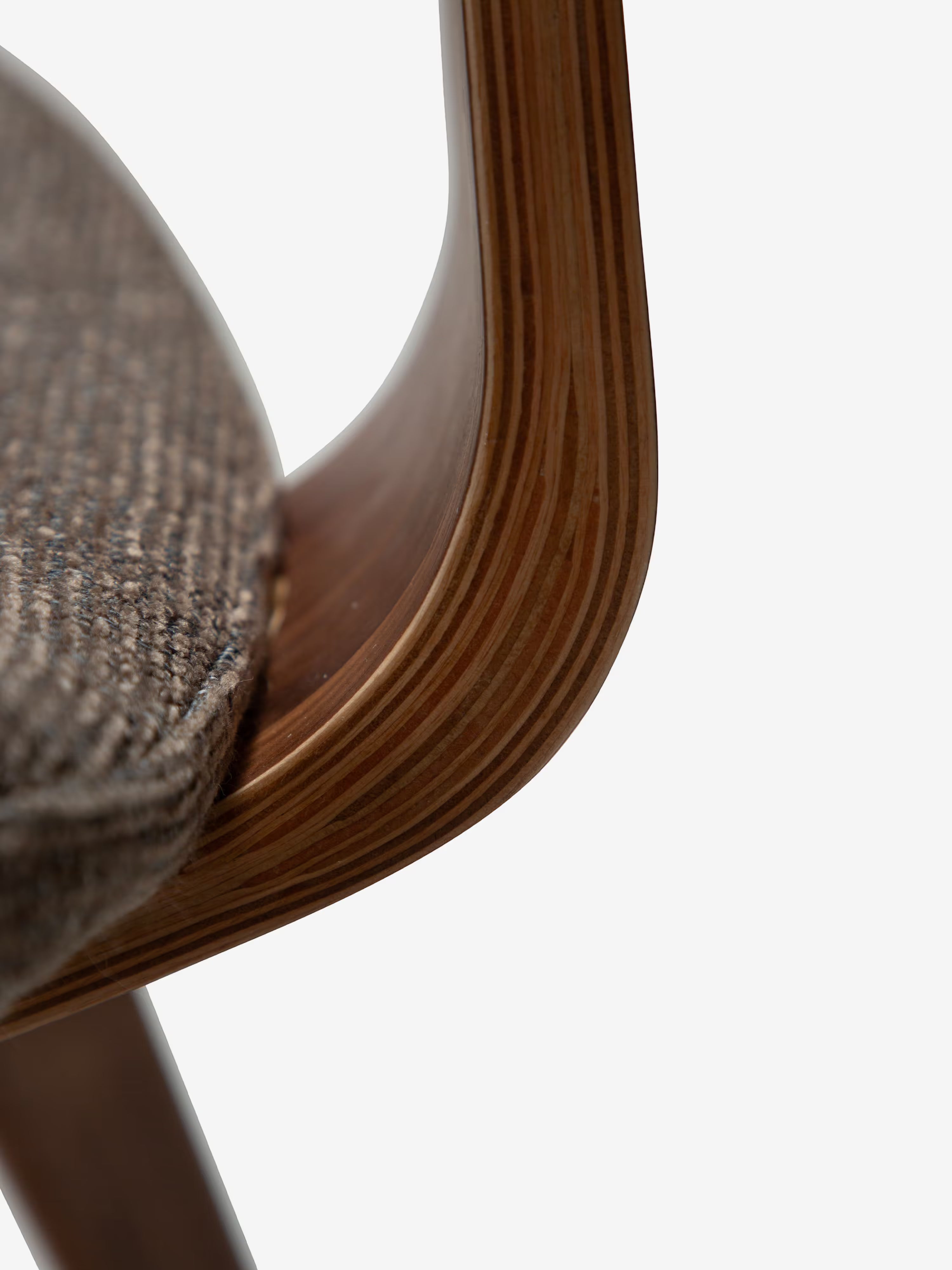Buckle Chaise en bouclé avec pieds en bois massif - design scandinave futuriste