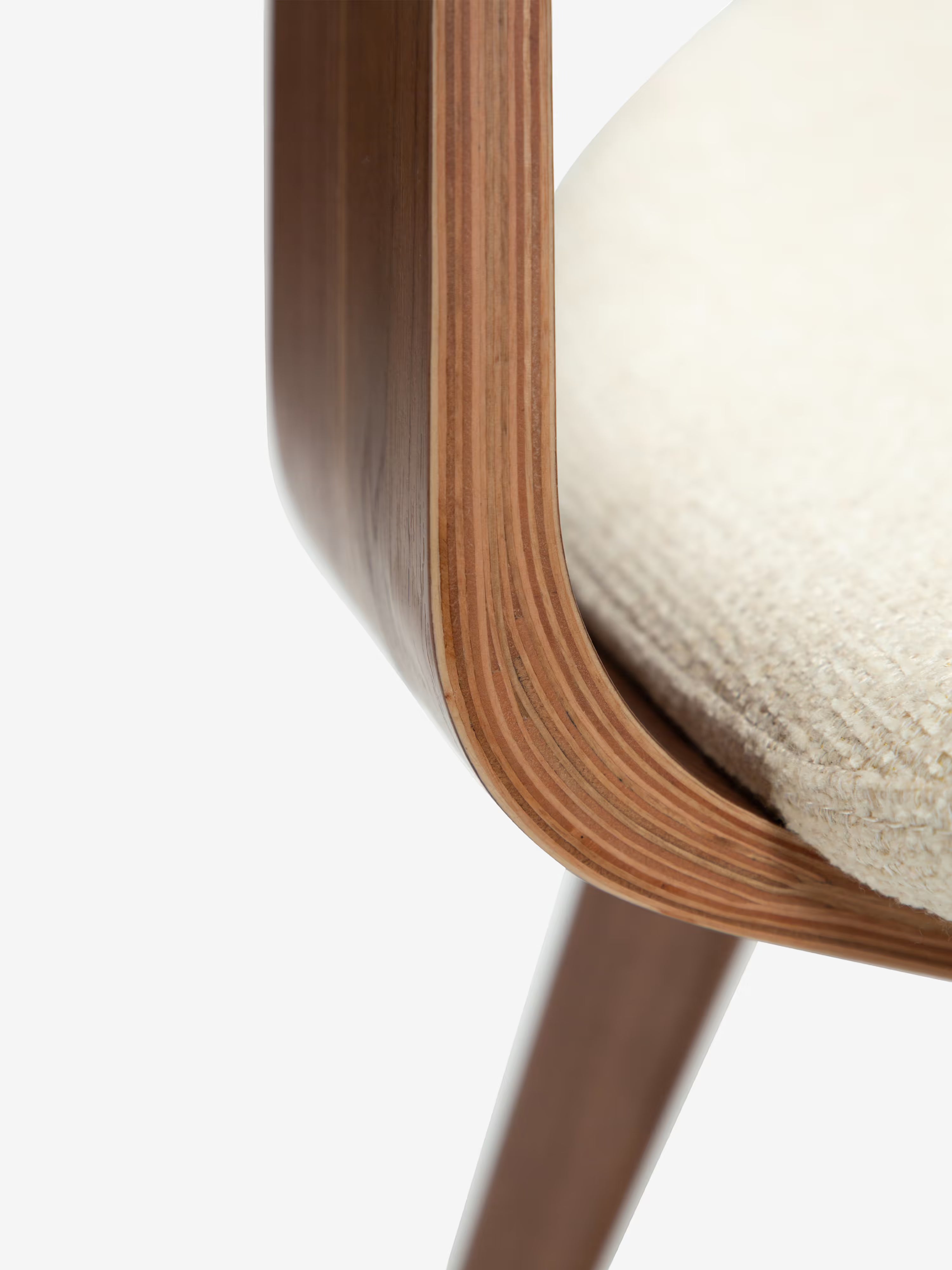 Buckle Chaise en bouclé avec pieds en bois massif - design scandinave futuriste