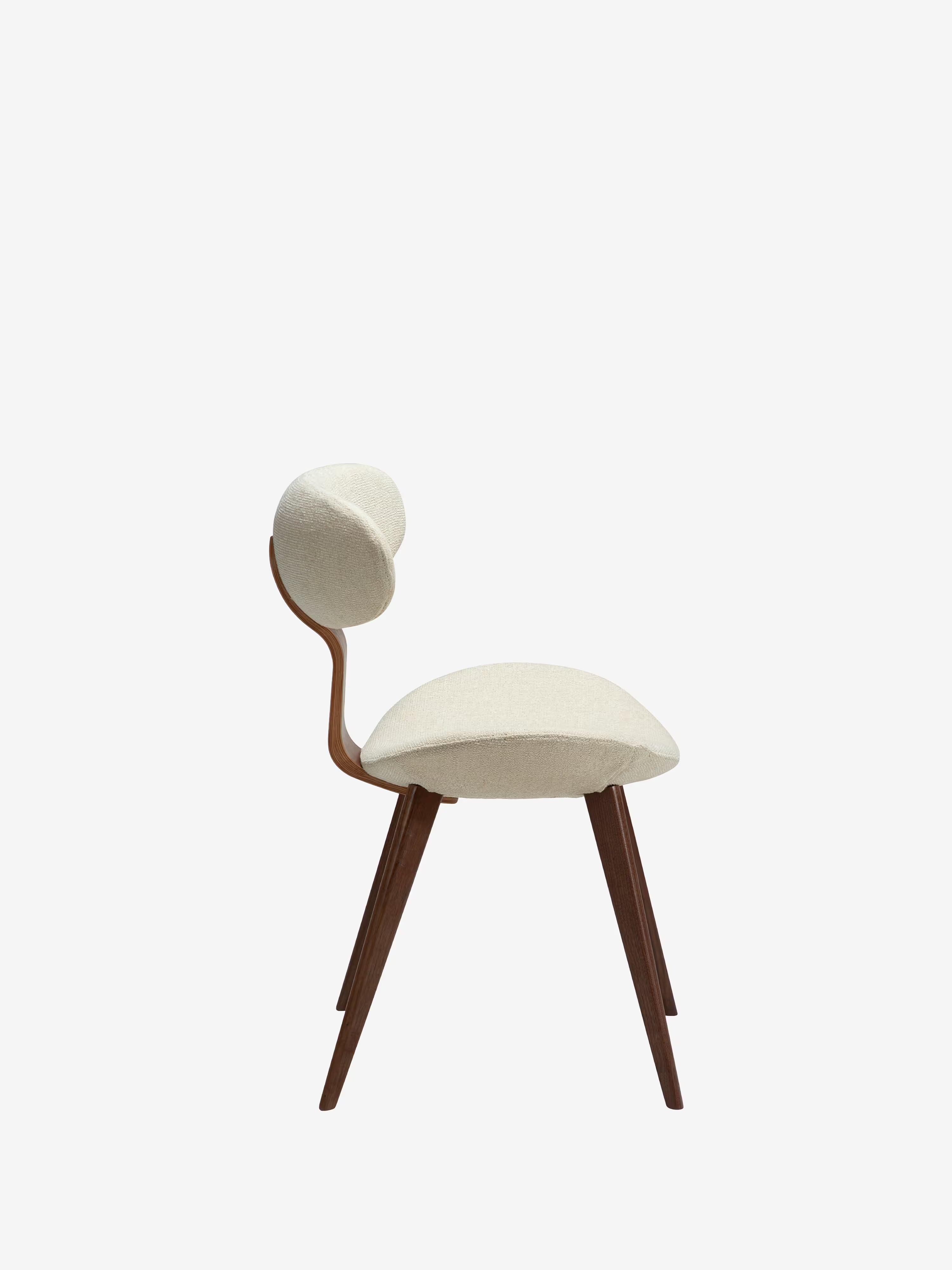 Buckle Chaise en bouclé avec pieds en bois massif - design scandinave futuriste