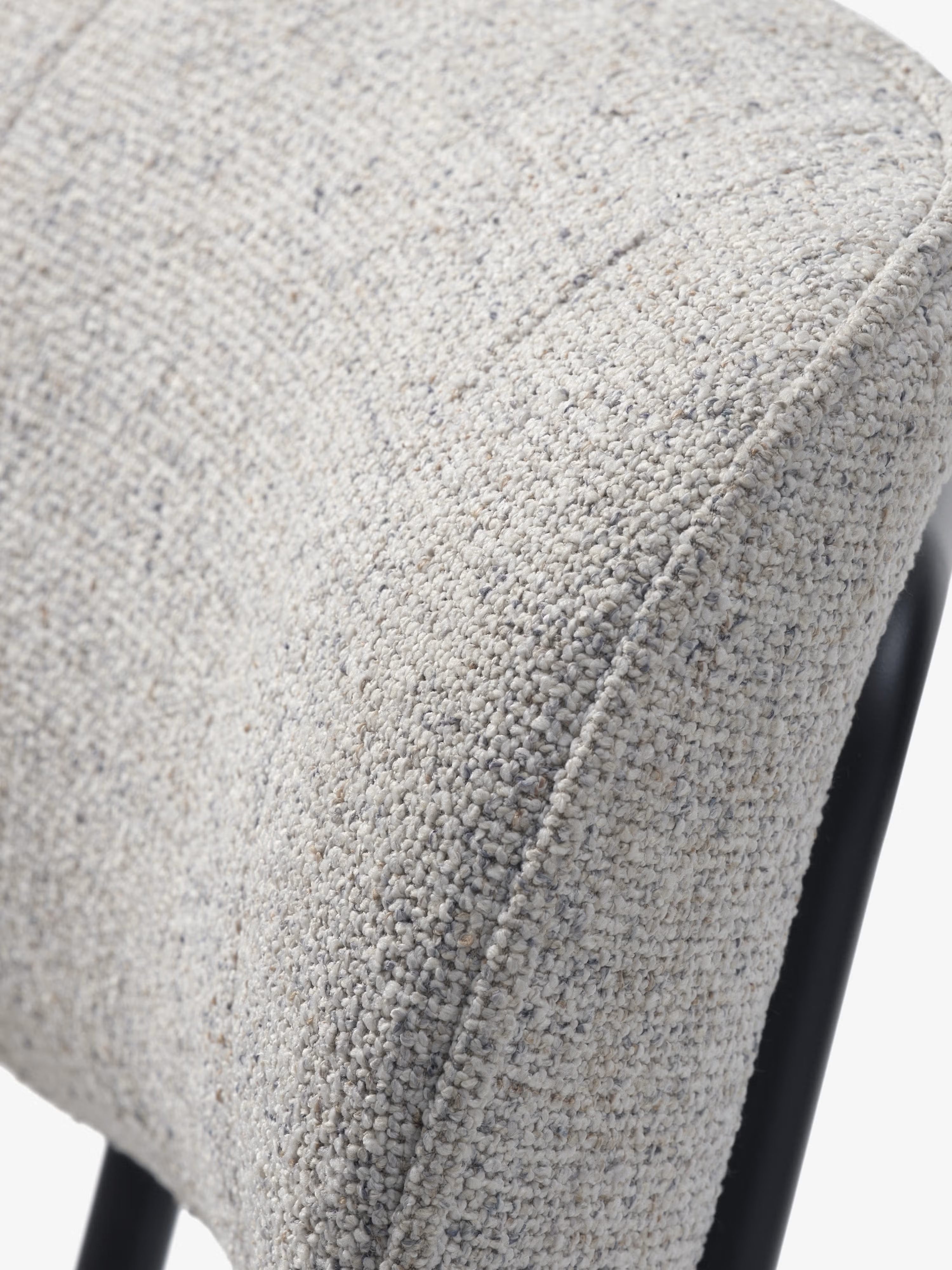 Chaise Buffalo en tissu bouclé mélangé avec base en métal noir