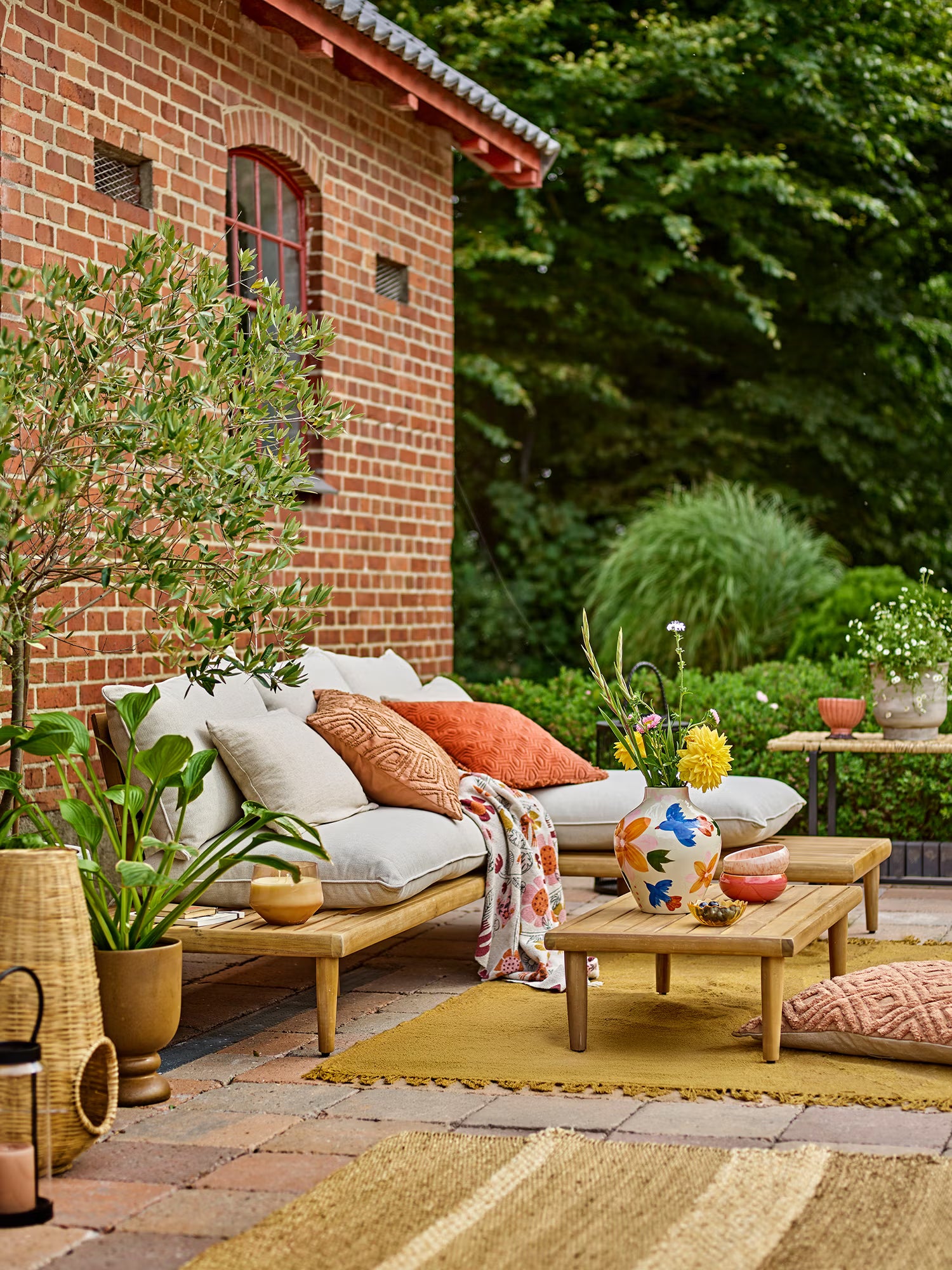 Cesano Outdoor lounge set in FSC® certified Acacia wood - corner sofa with table and cushions included