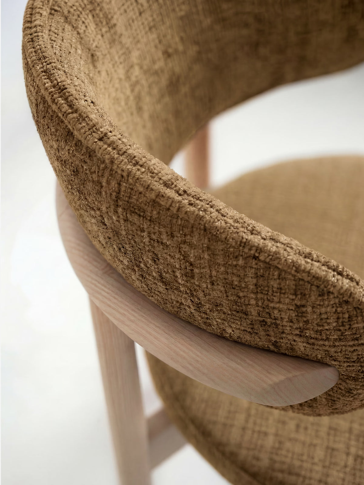 Dafne Chaise design en bois massif de chêne naturel et chenille terracotta