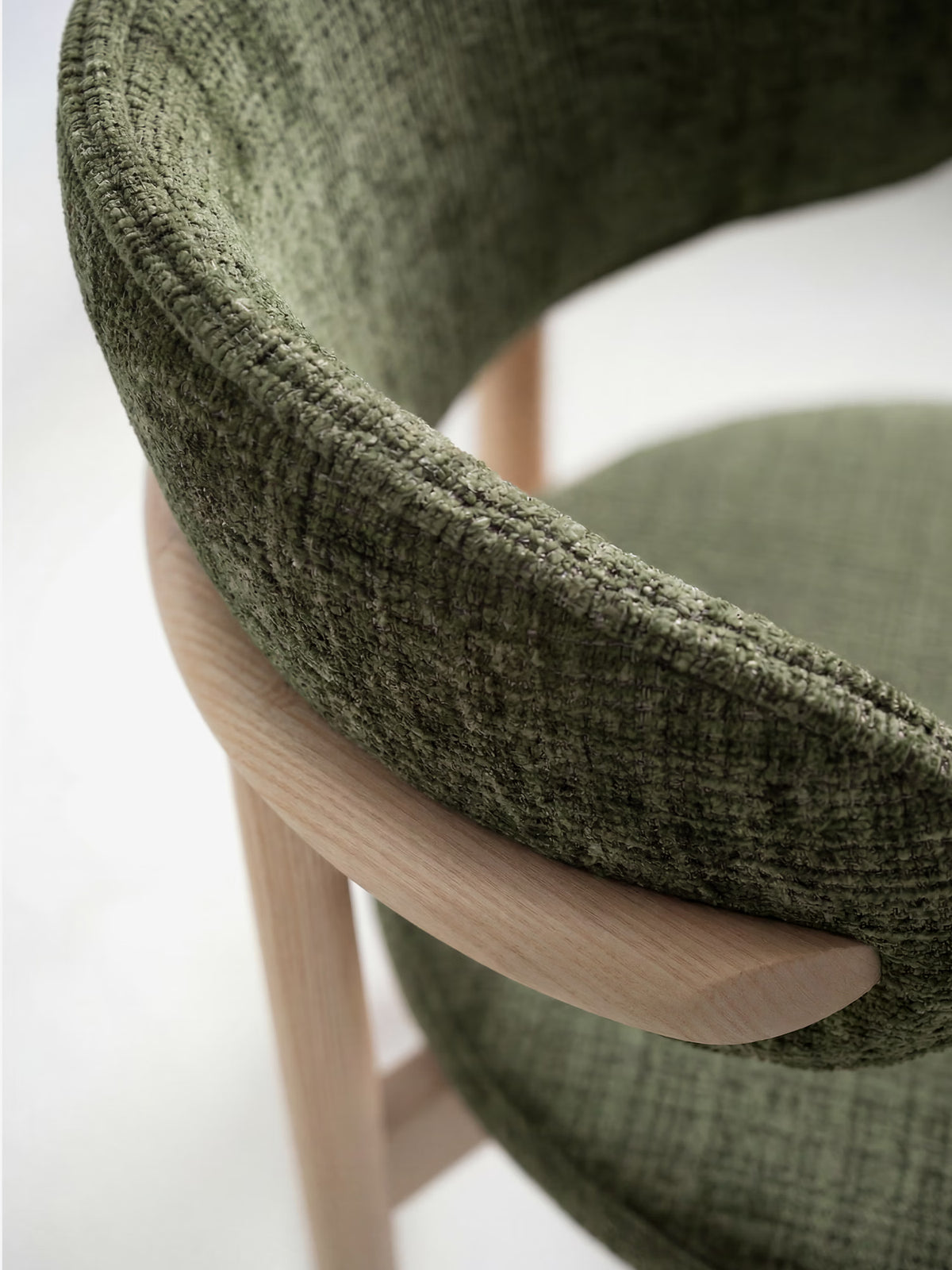 Dafne Chaise design en bois massif de chêne naturel et chenille terracotta