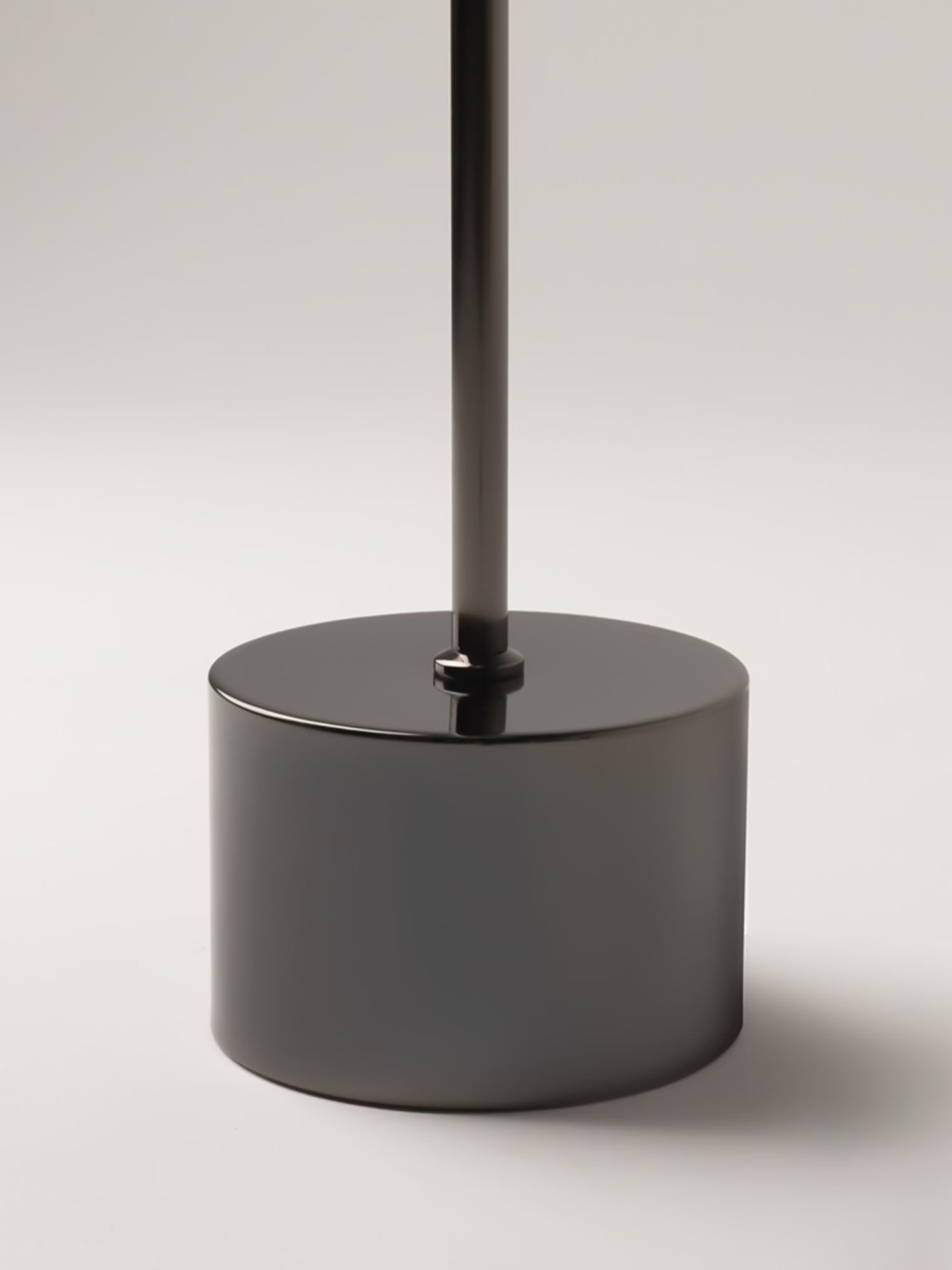 Double Moon Lampada da terra dimmerabile a LED in metallo nero