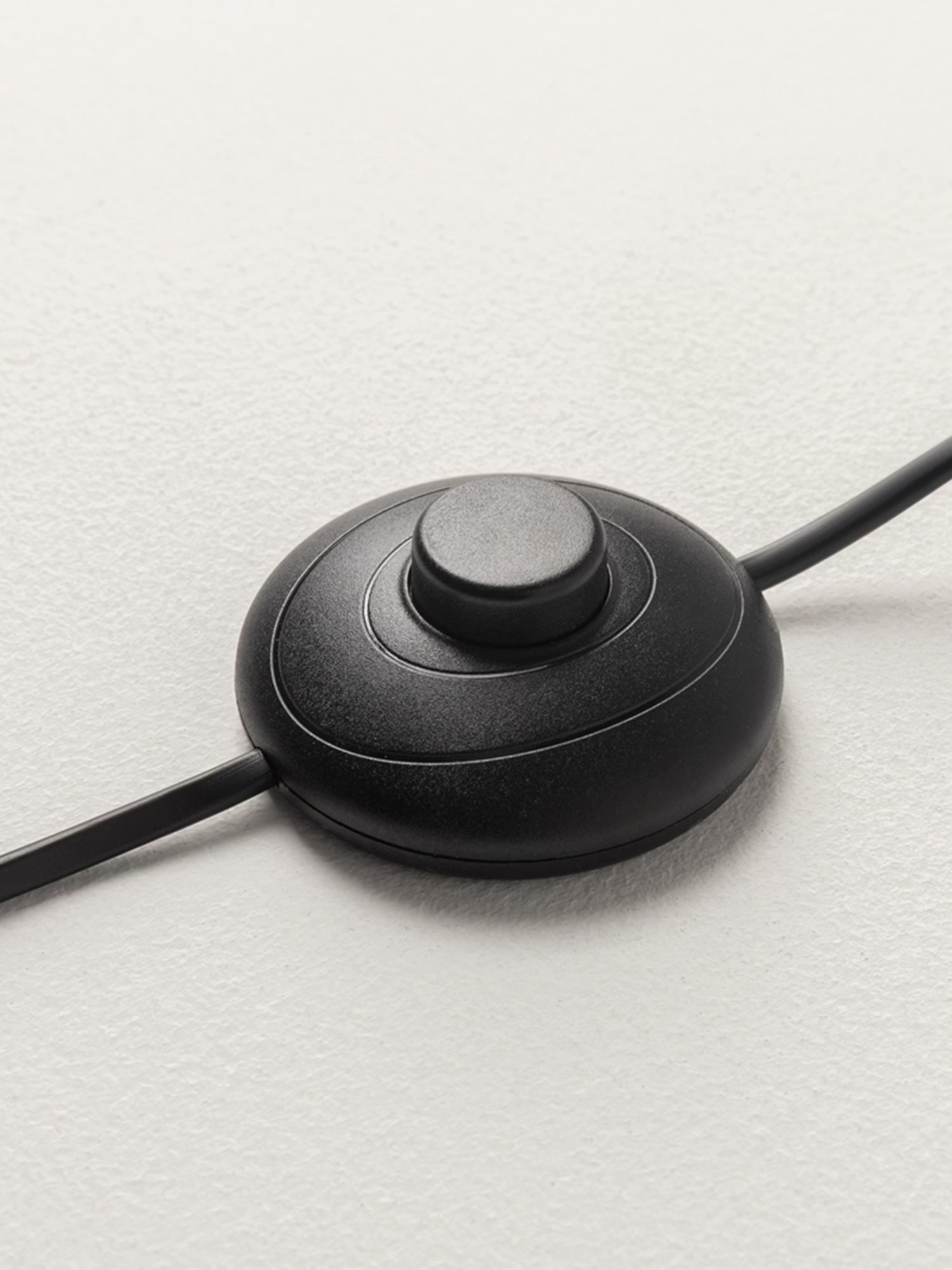 Double Moon Lampada da terra dimmerabile a LED in metallo nero