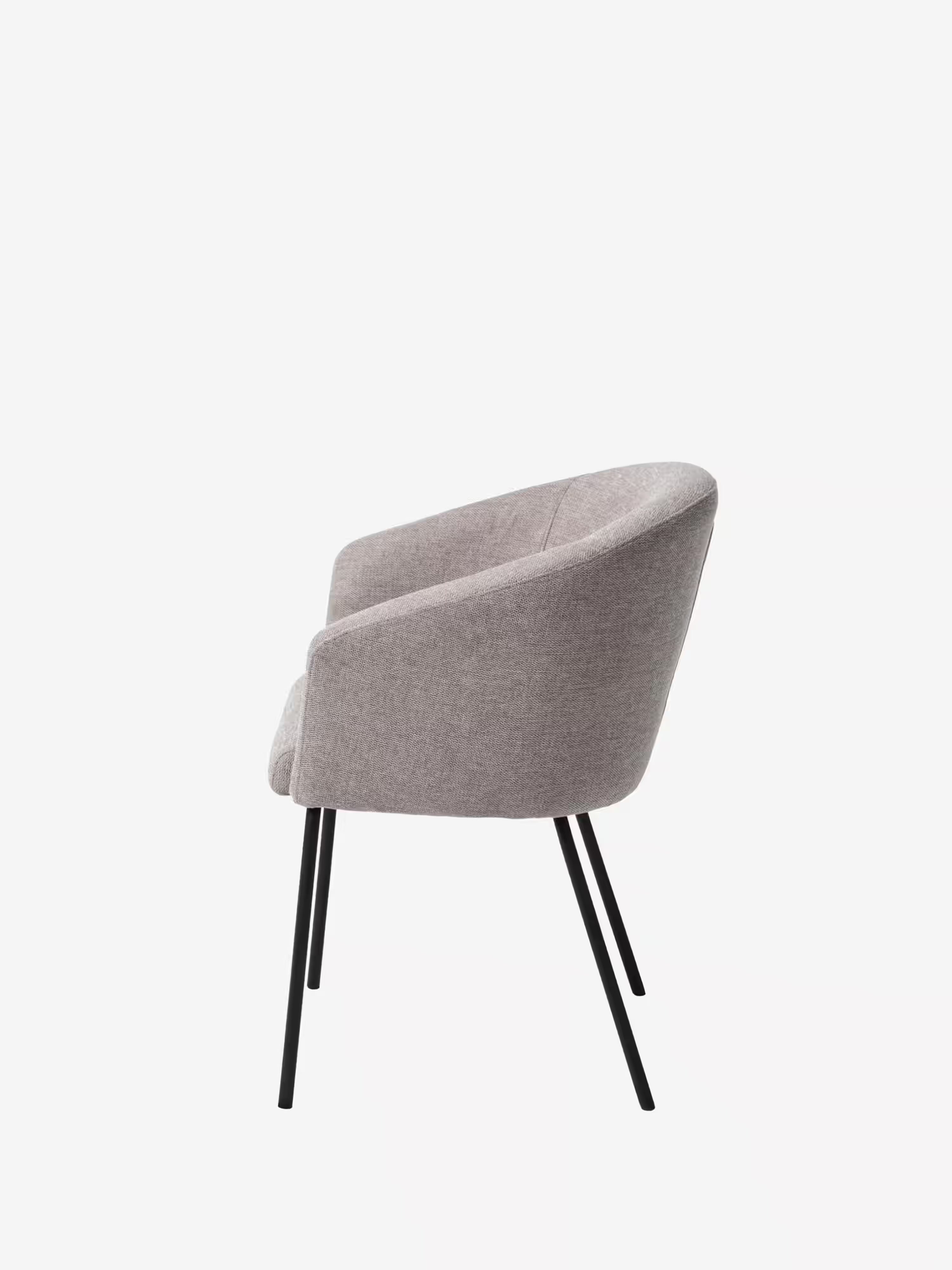Easton Chaise rembourrée en tissu design enveloppant avec accoudoirs et pieds en métal noir