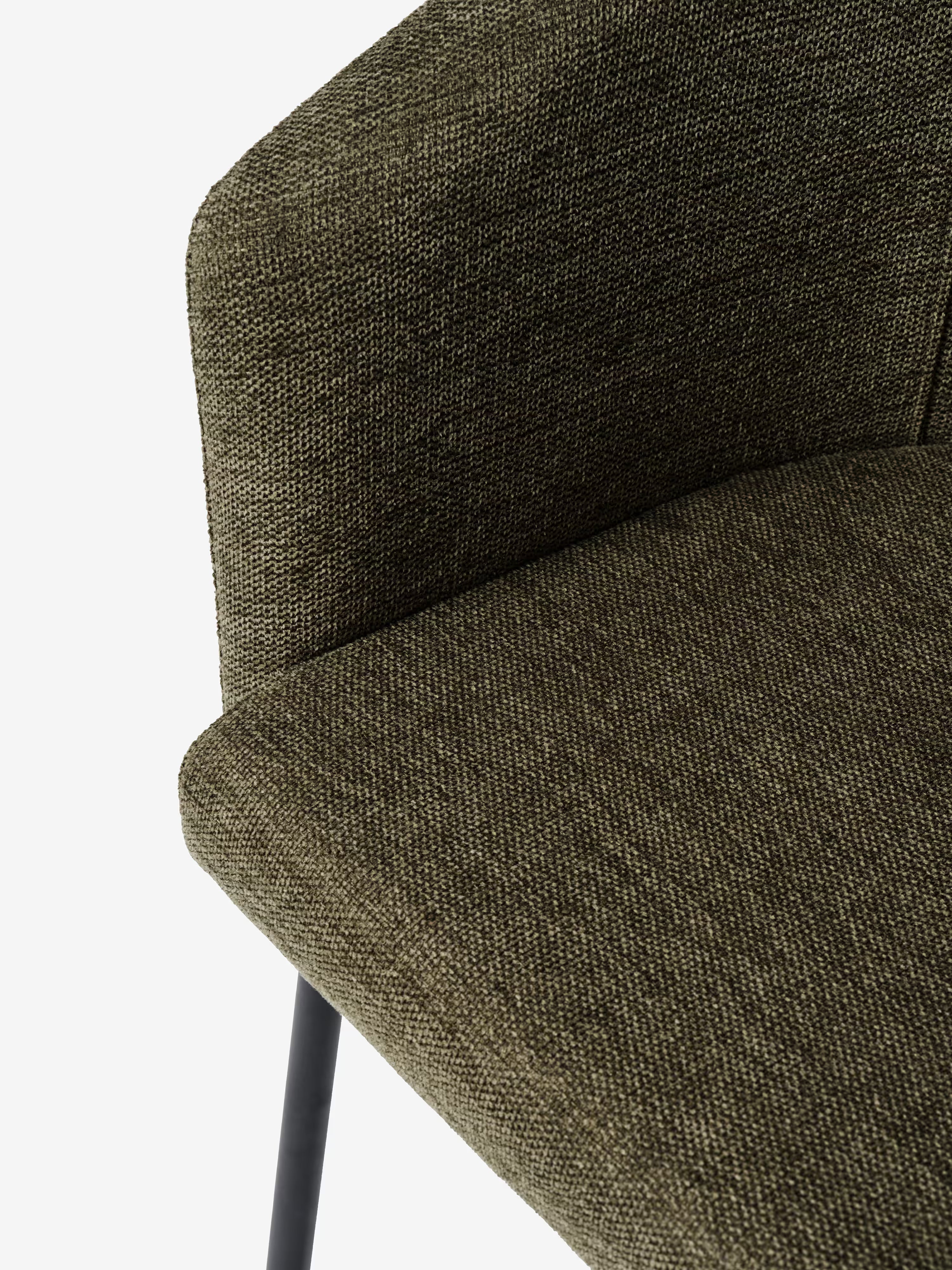 Easton Chaise rembourrée en tissu design enveloppant avec accoudoirs et pieds en métal noir