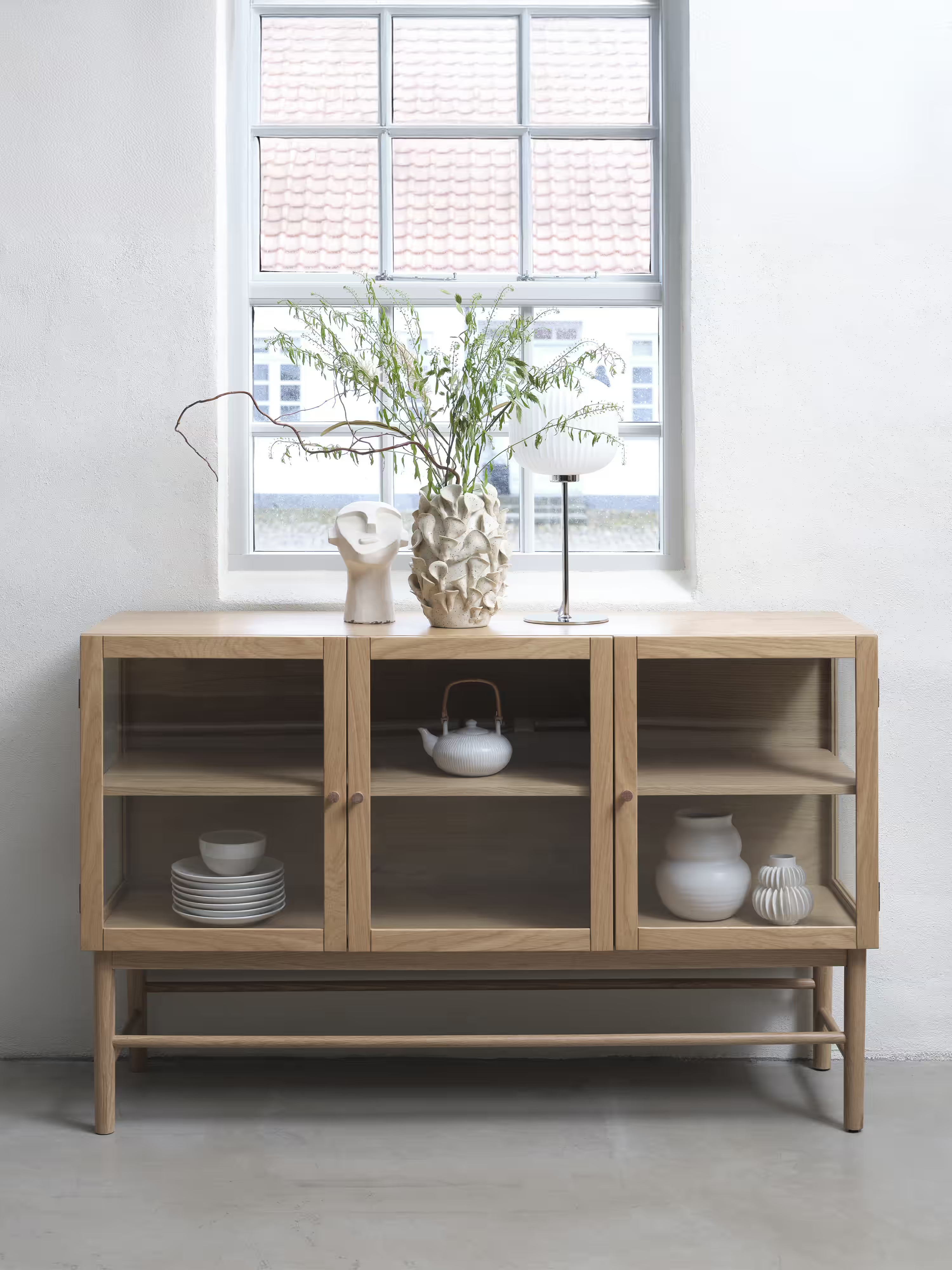 Elba display cabinet in natural oak with tempered glass doors 140 x 88 cm