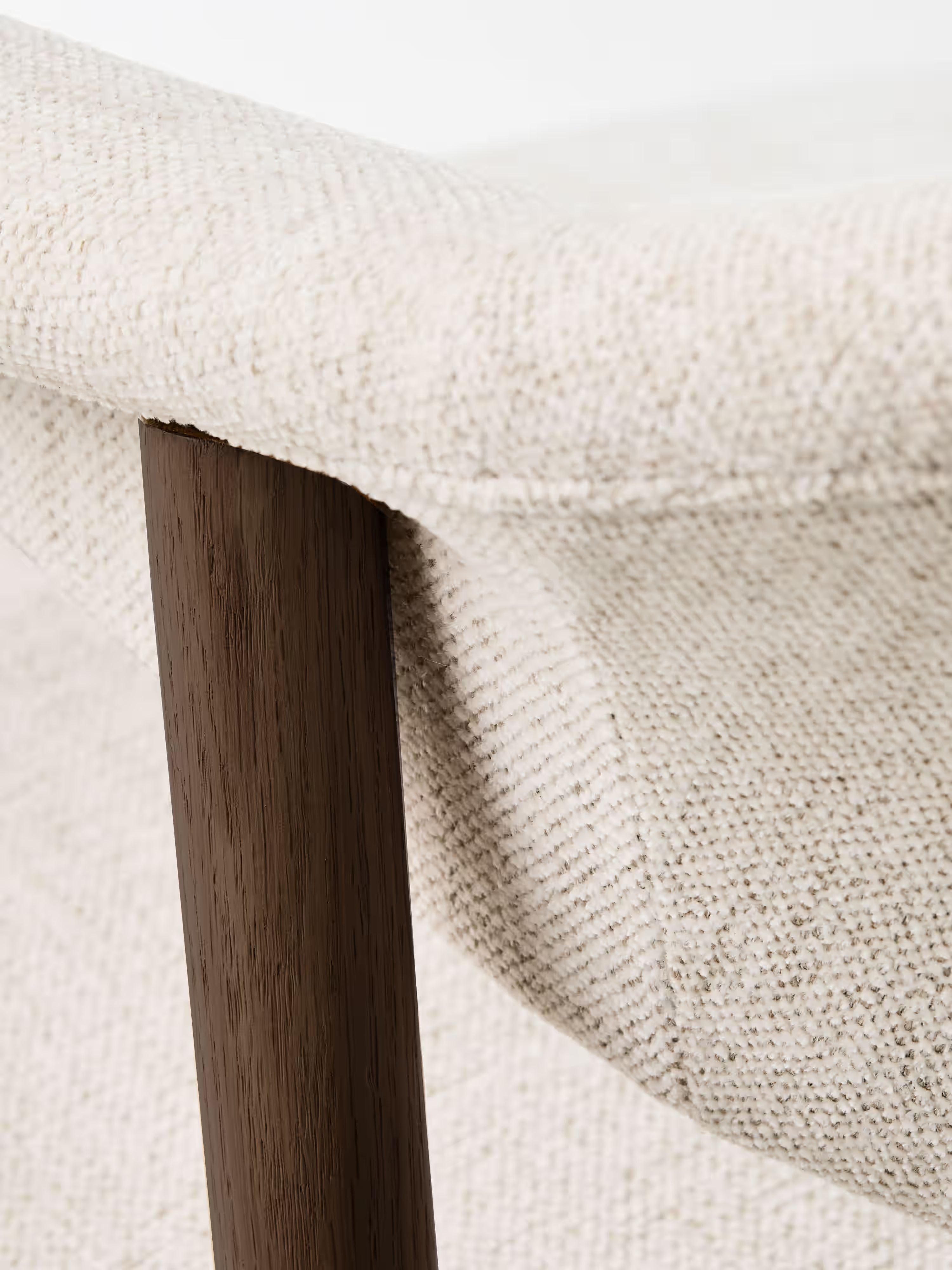 Elk sedia in ciniglia panna e legno rovere scuro - design moderno e sostenibile