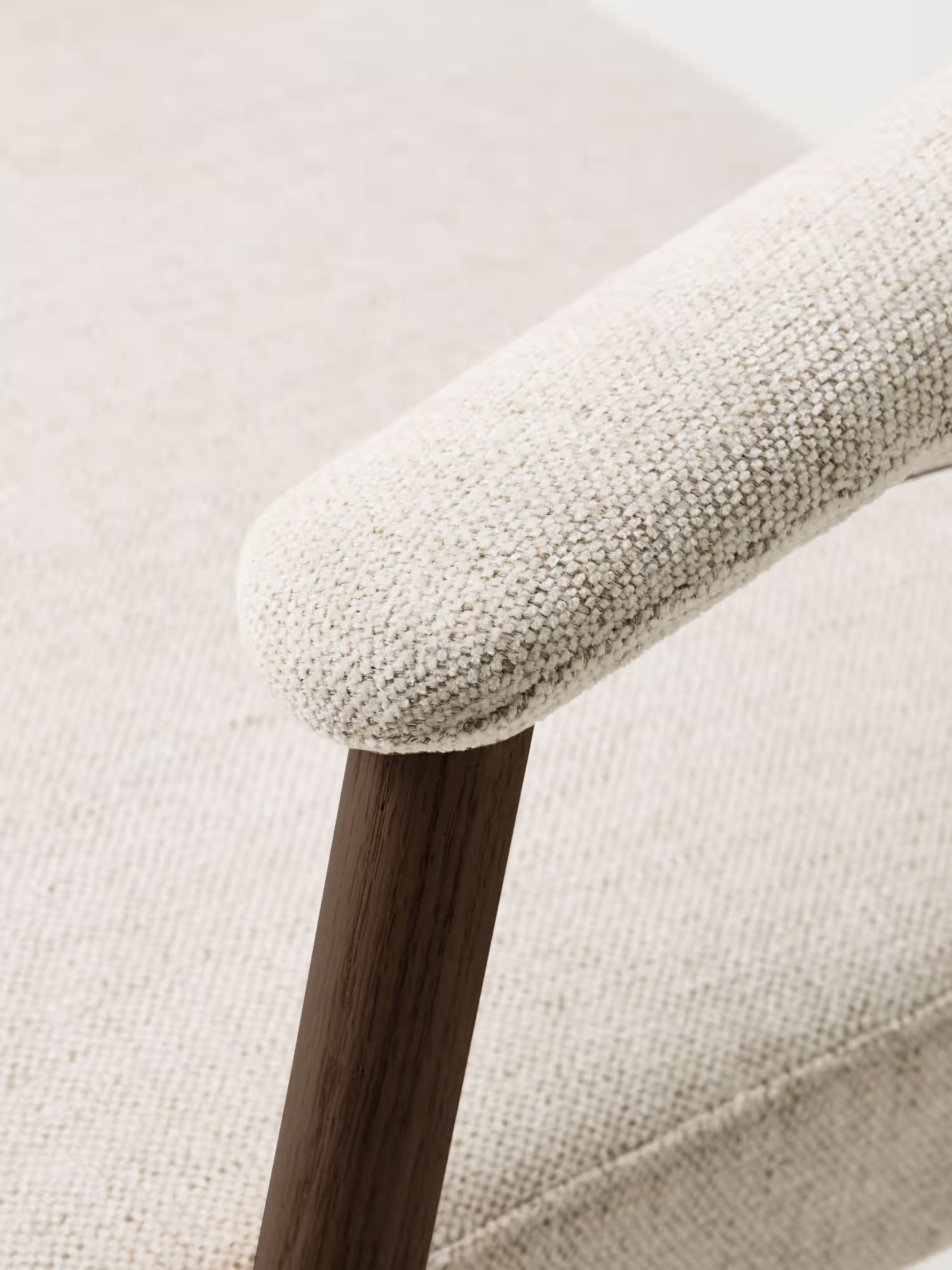 Elk sedia in ciniglia panna e legno rovere scuro - design moderno e sostenibile
