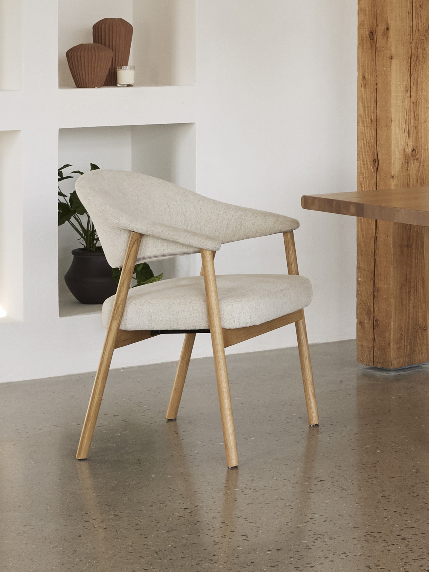Elk chaise en velours côtelé crème et bois chêne naturel - design moderne et durable