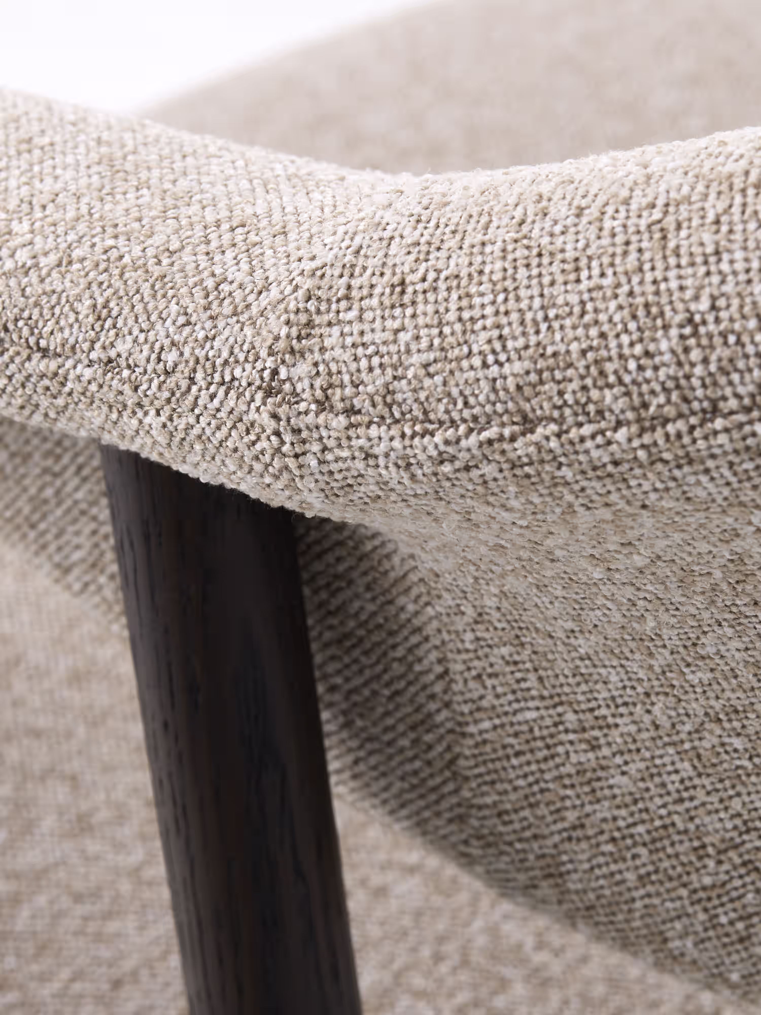 Elk chaise en tissu sable et bois chêne foncé - design moderne et durable