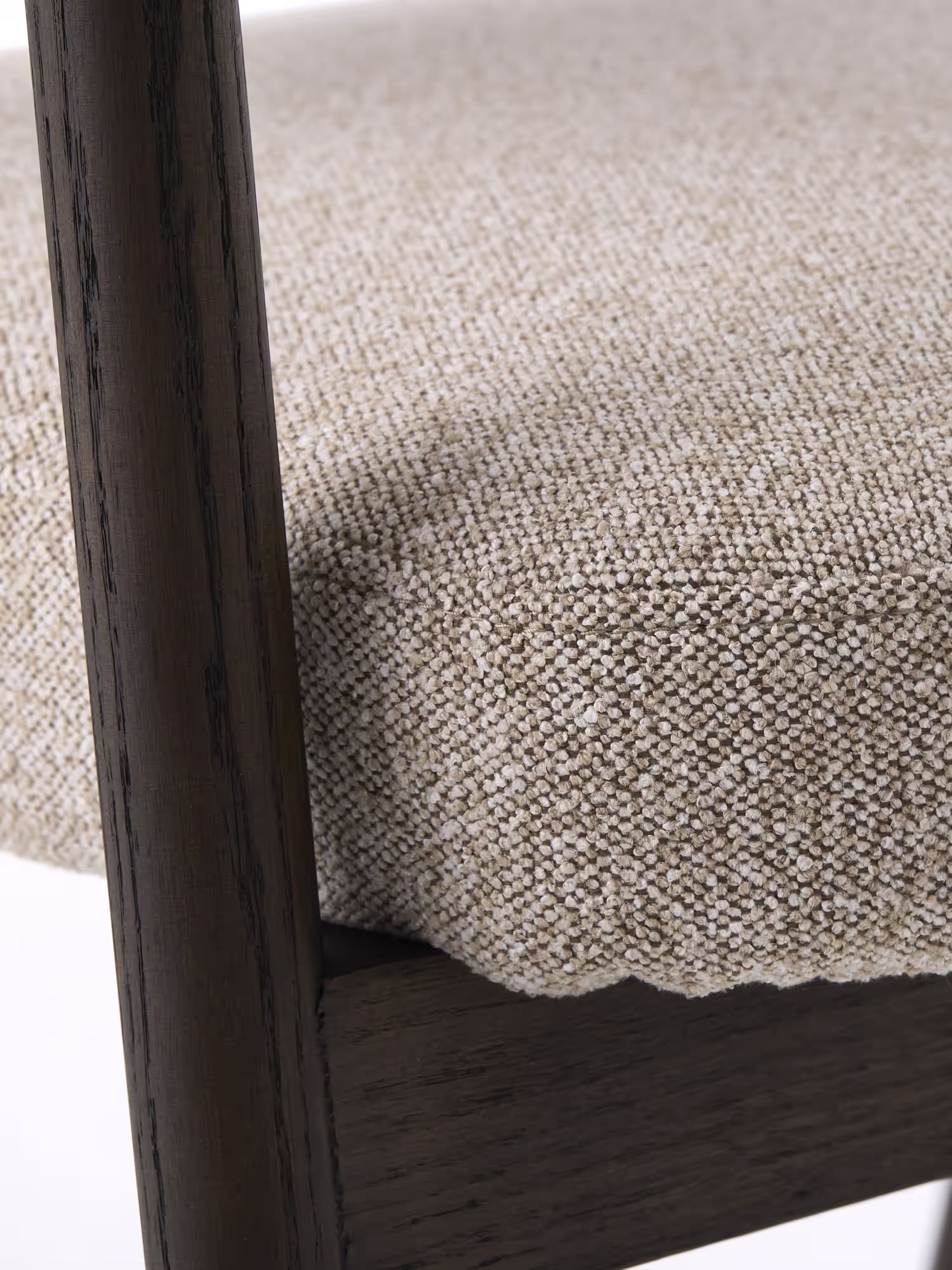 Elk chair in sand fabric and dark oak wood - modern and sustainable design