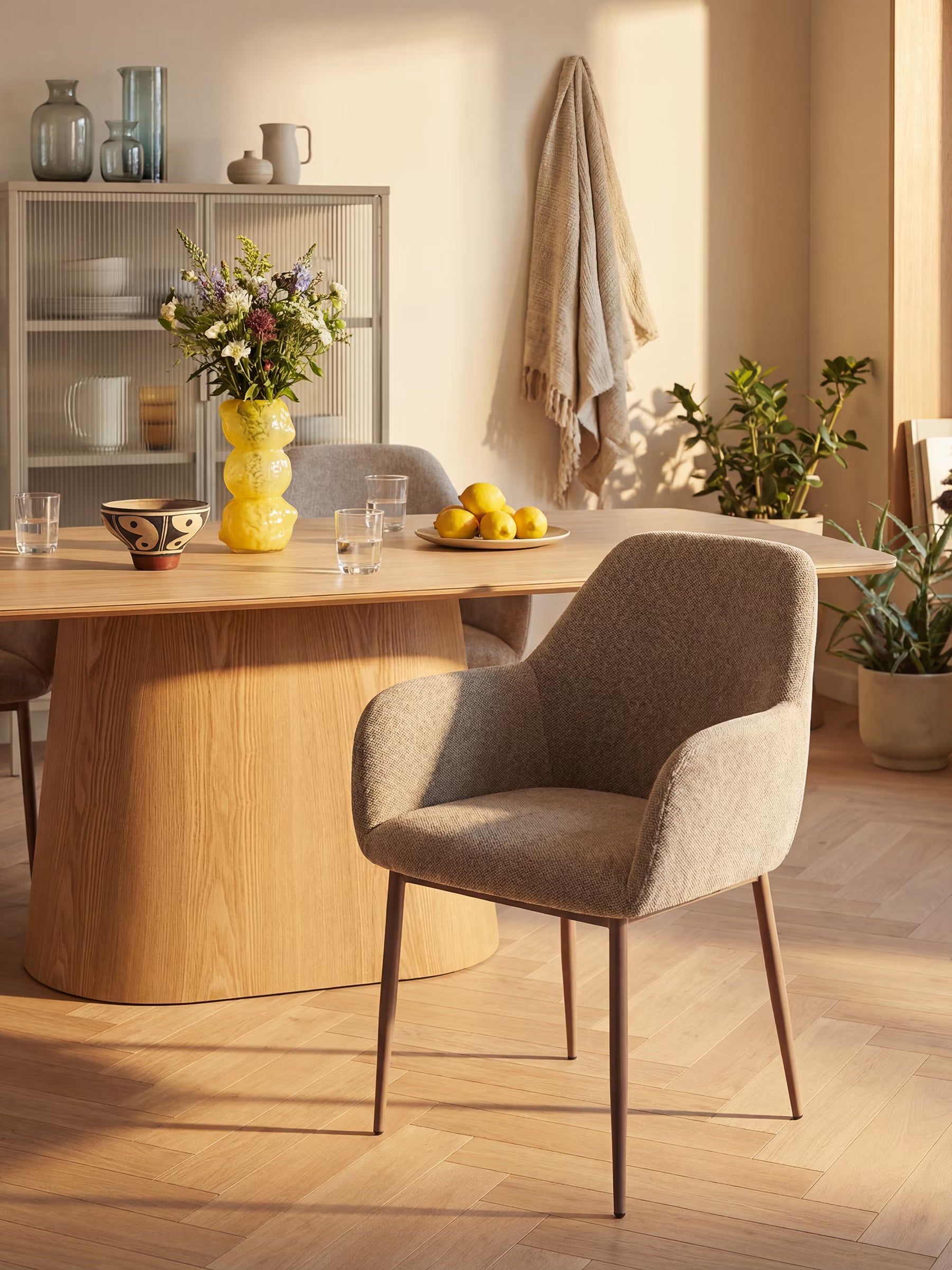 Elodie Upholstered chair with armrests brown – compact and refined design with metal frame