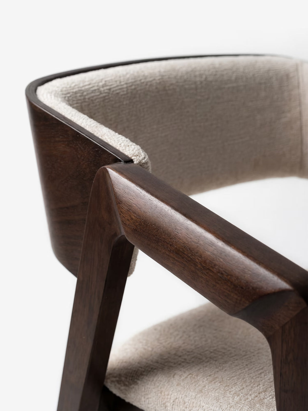 Etra Sedia in legno massello e ciniglia beige con braccioli - design moderno ed elegante